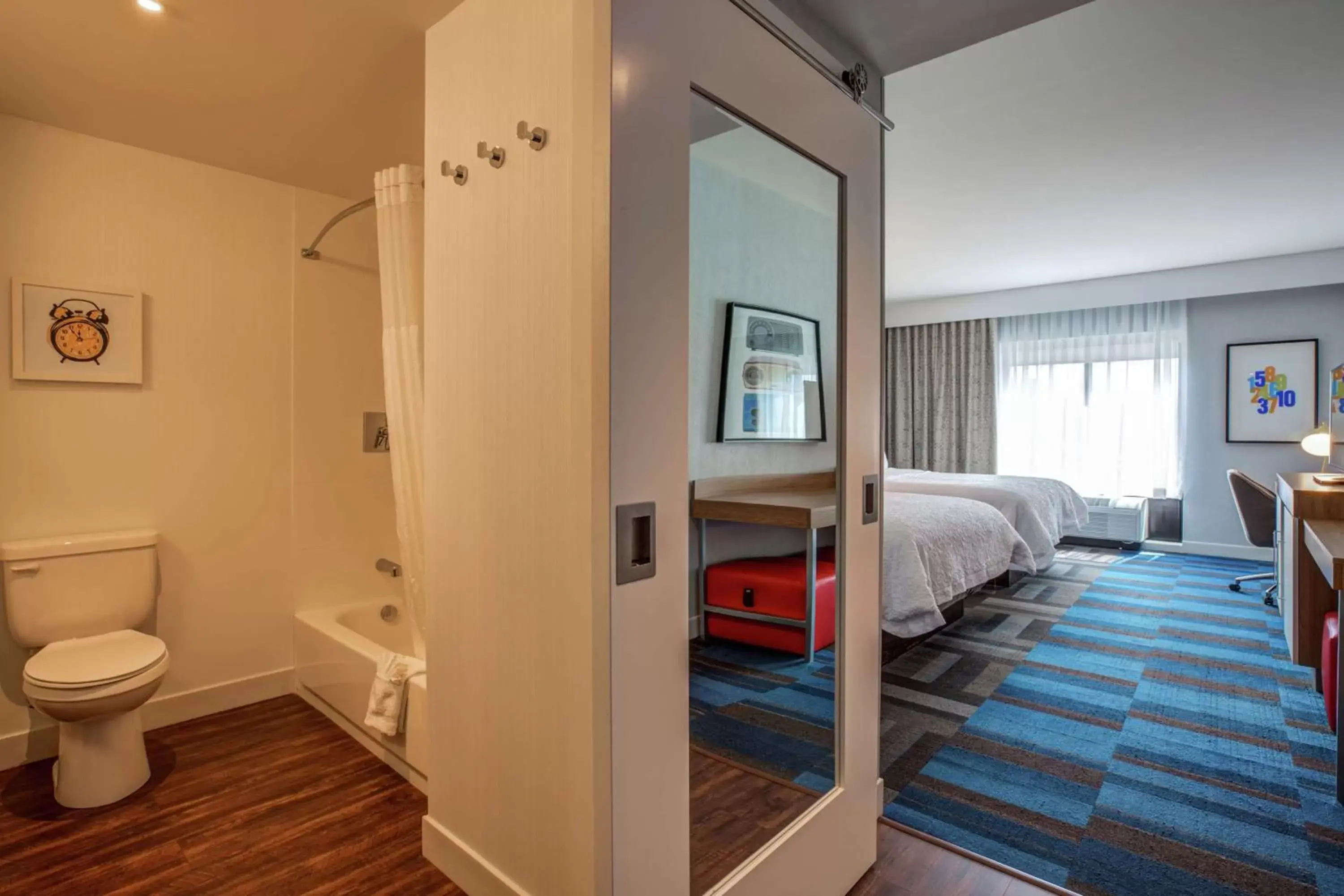 Bedroom in Hampton Inn & Suites Boston/Waltham