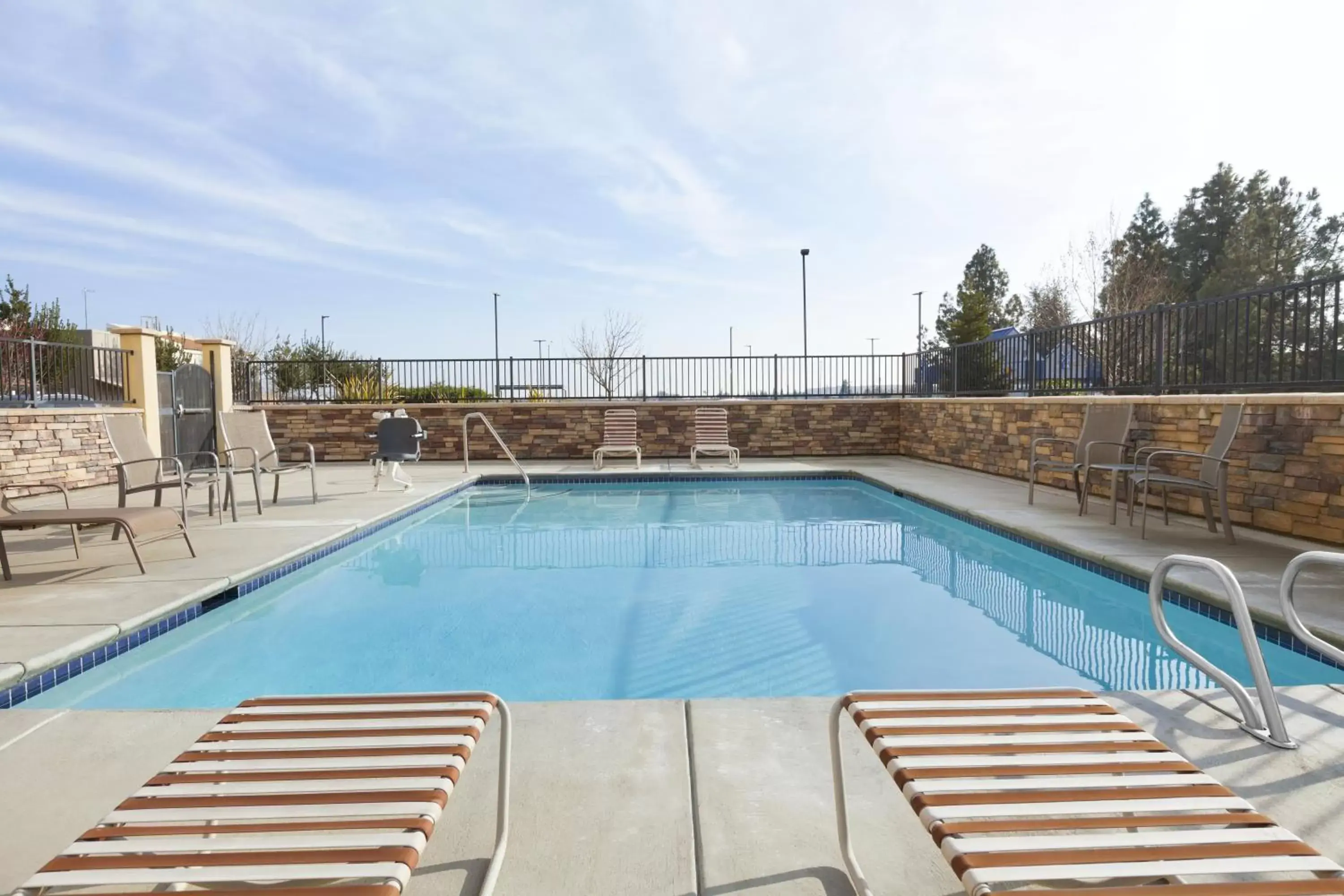 Day, Swimming Pool in Country Inn & Suites by Radisson, Dixon, CA - UC Davis Area