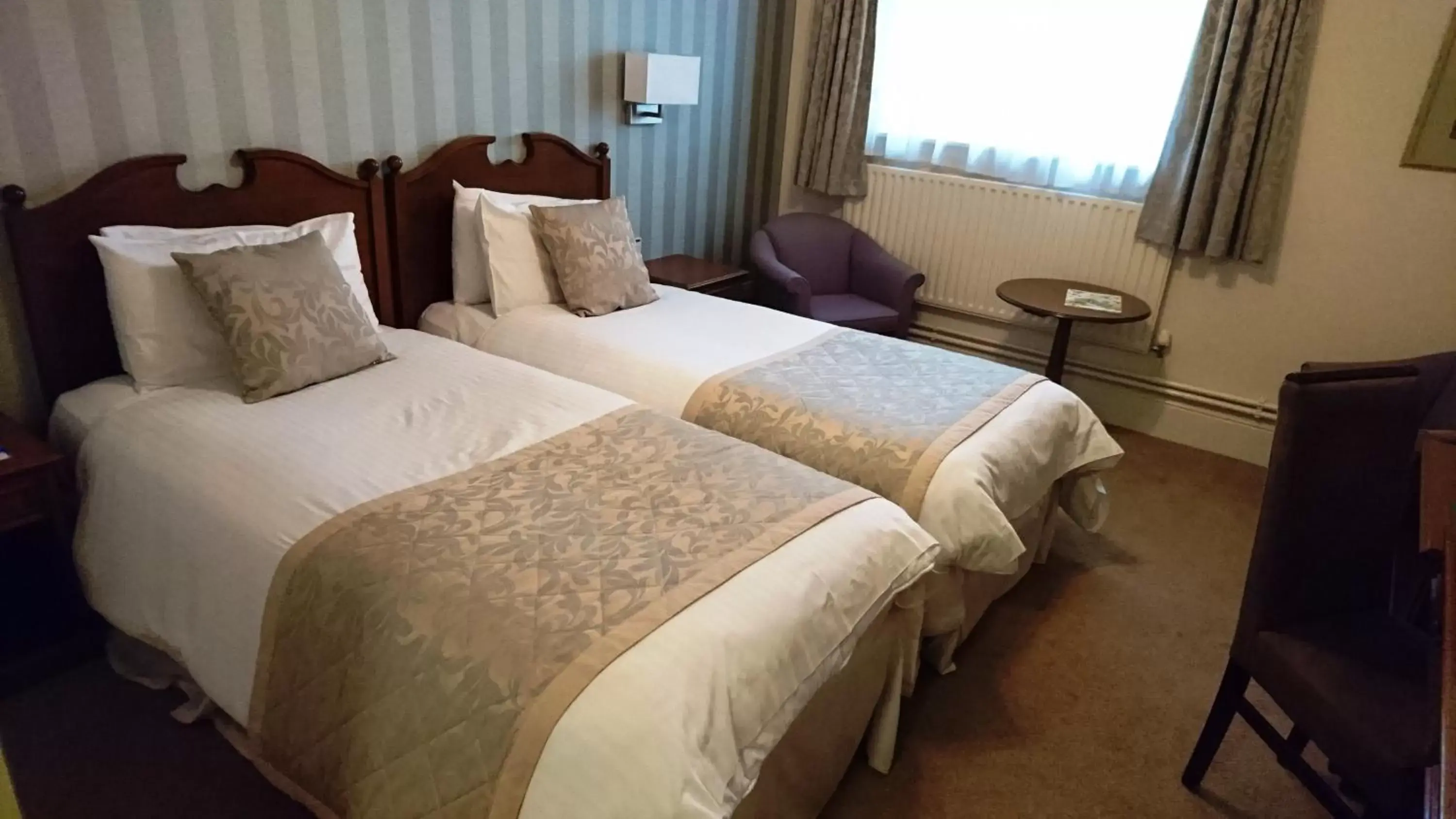 Bed in Best Western Manor Hotel