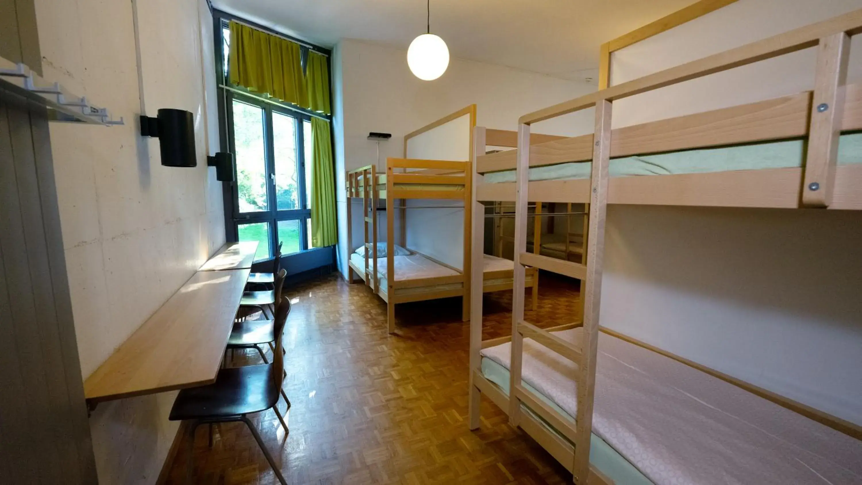 Photo of the whole room, Bunk Bed in Luzern Youth Hostel