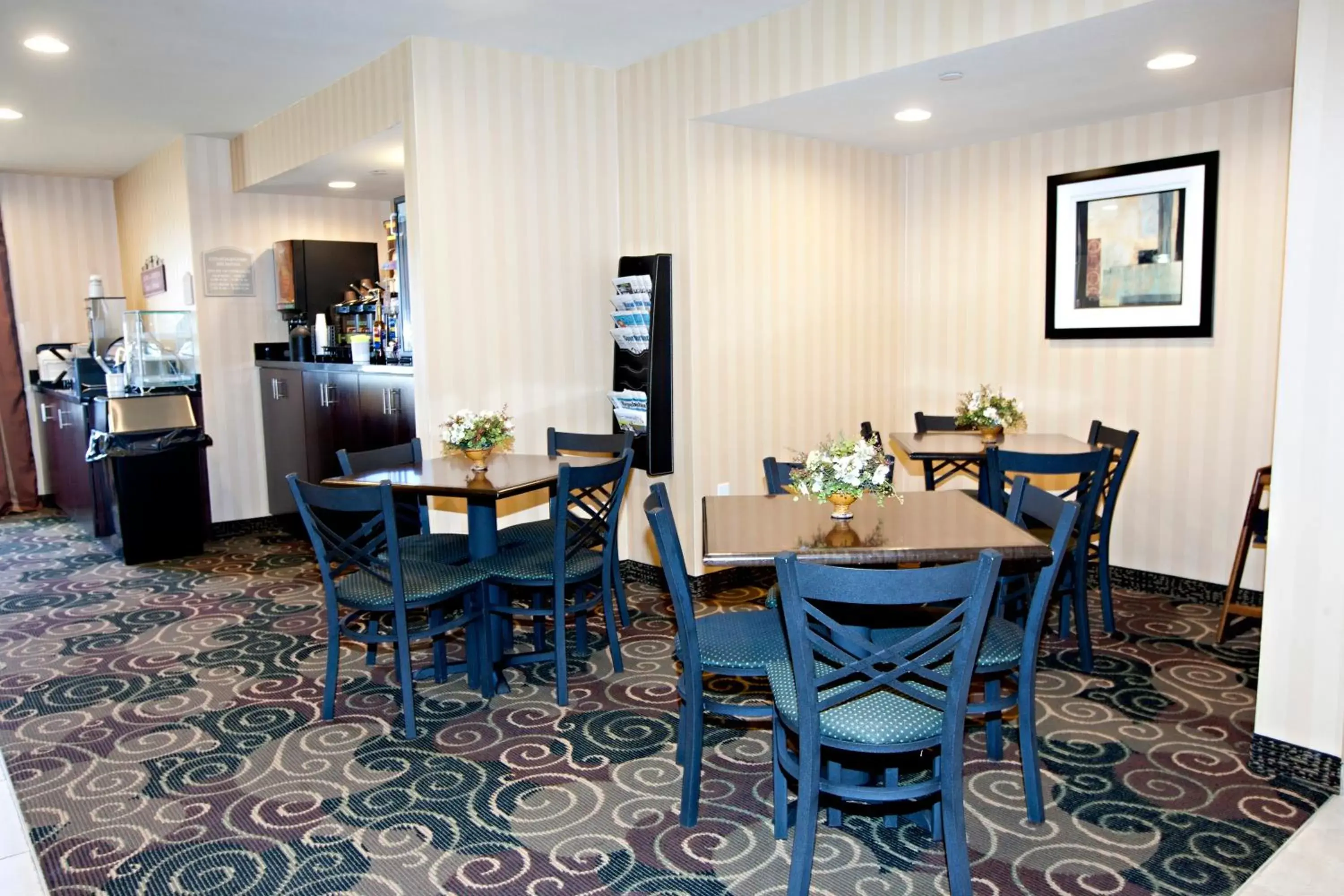 Lobby or reception, Dining Area in Cobblestone Inn & Suites - Langdon