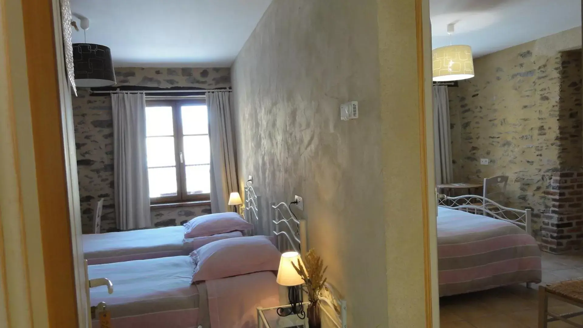 Photo of the whole room, Bed in Moulin de Drapras