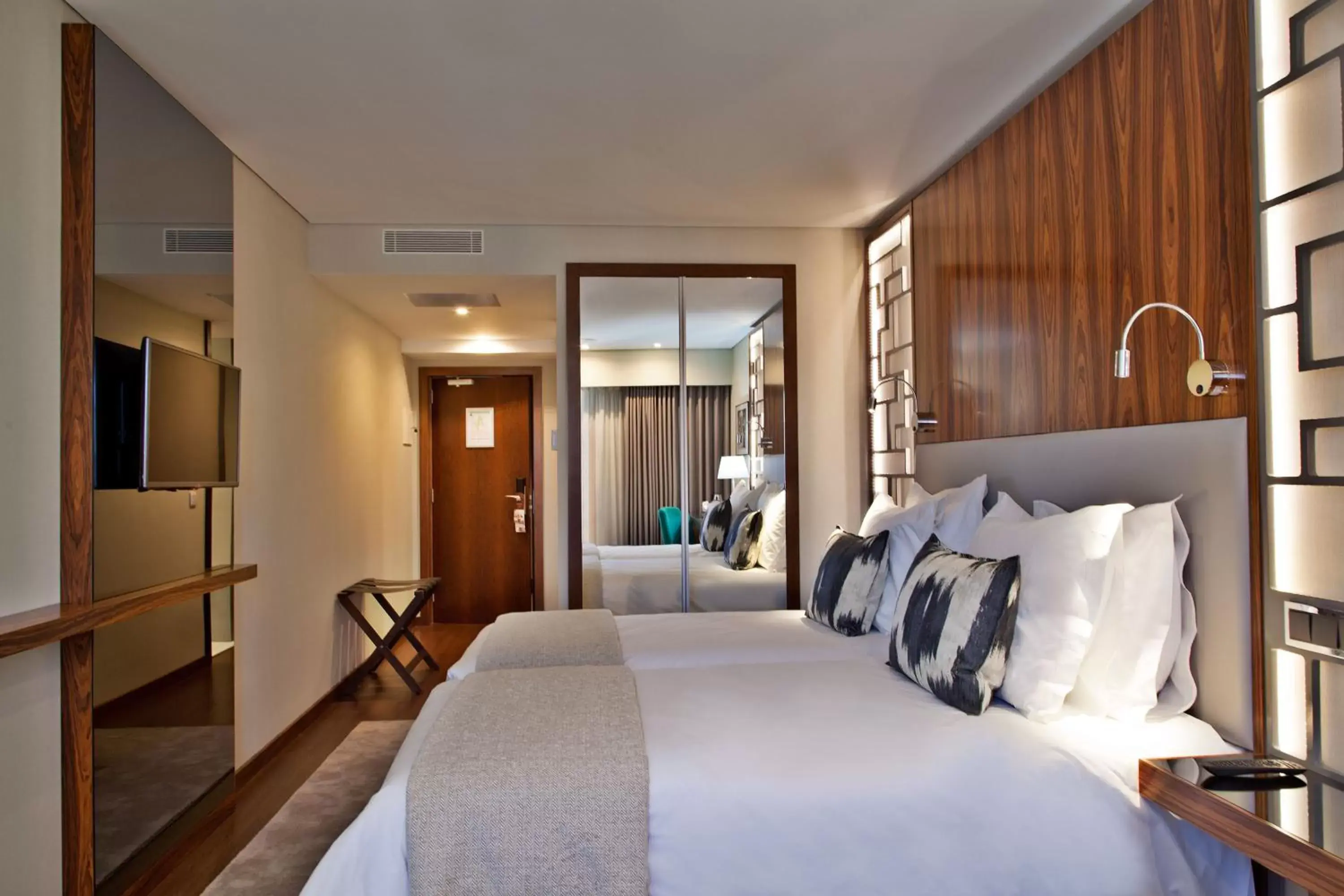 Bed in TURIM Saldanha Hotel