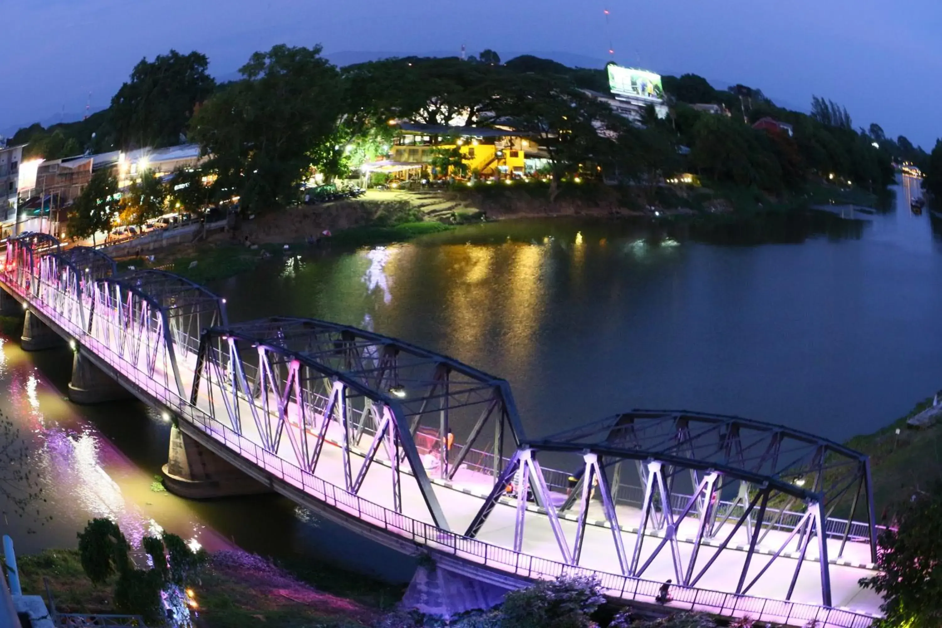 Night in Diamond River Ping Petch-Ngam Hotel