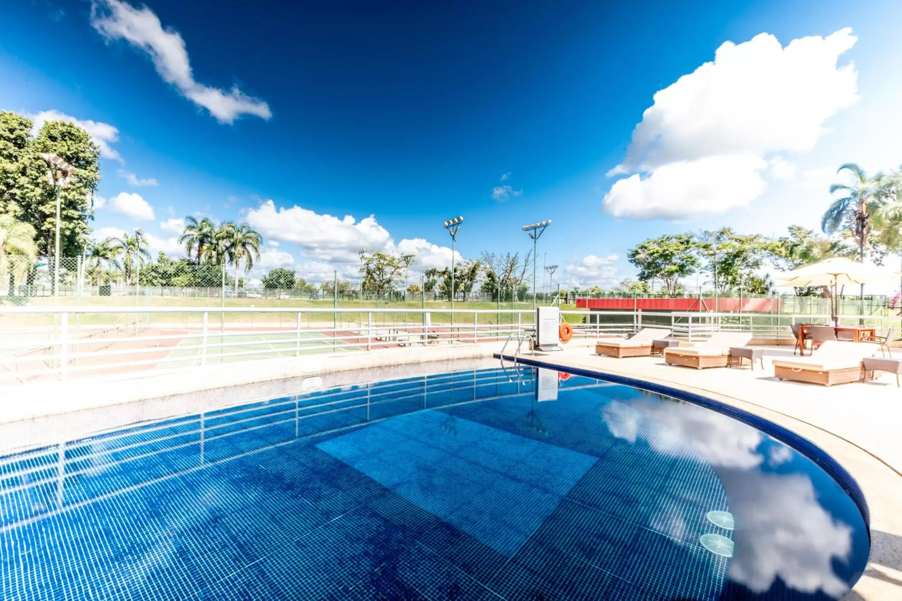 Swimming Pool in Golden Tulip Brasília Alvorada