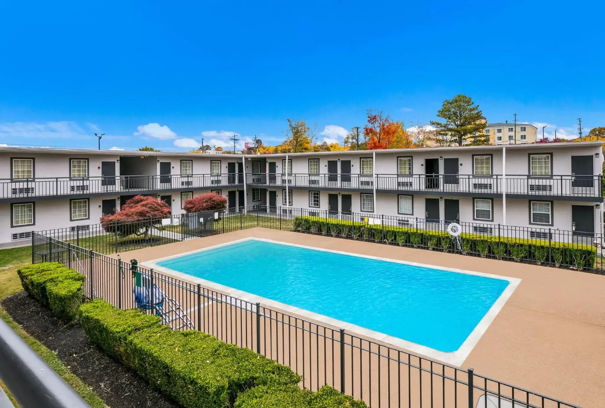 Swimming Pool in Red Roof Inn Knoxville North - Merchants Drive