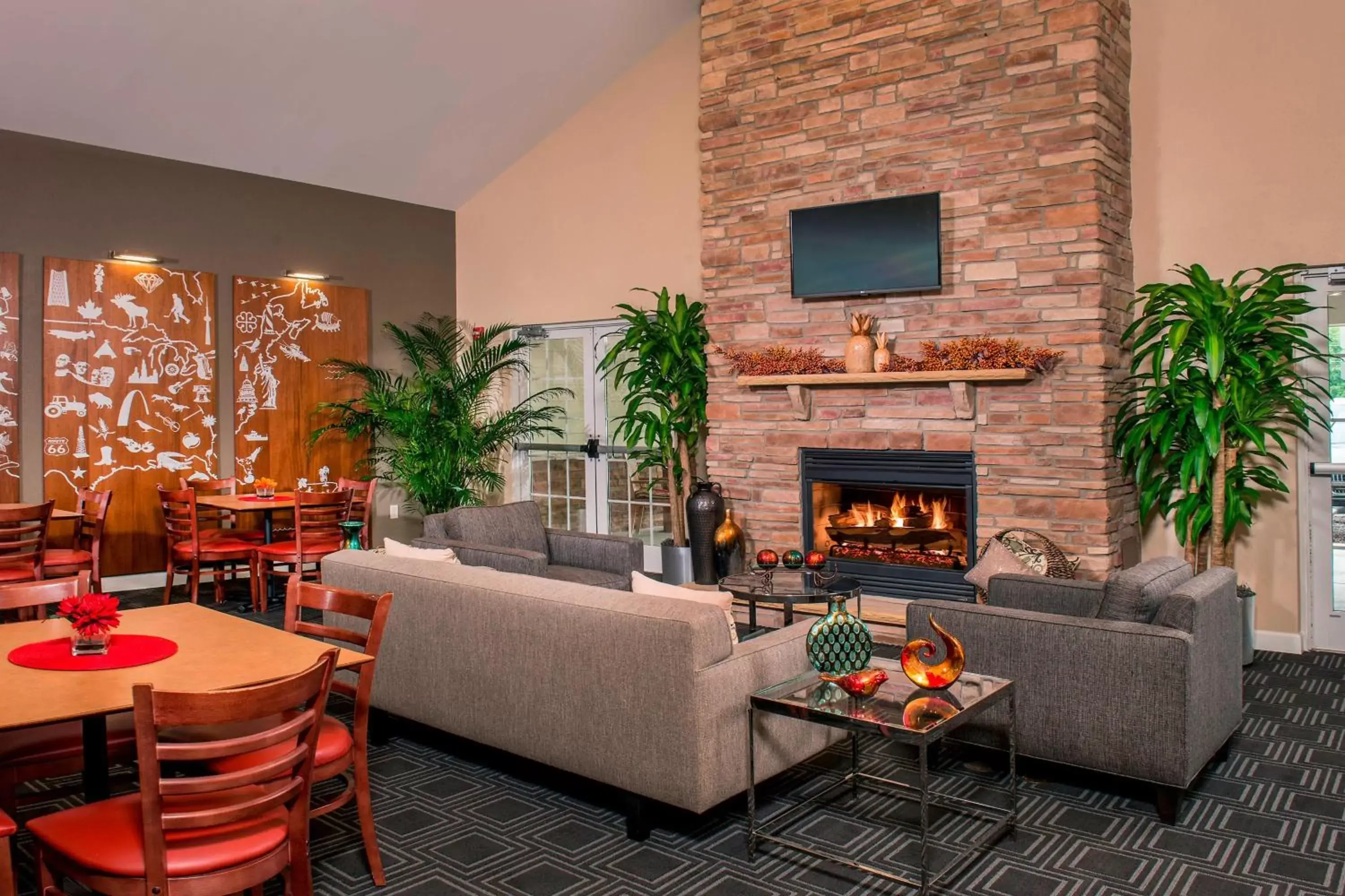 Lounge or bar in TownePlace Suites by Marriott Clinton at Joint Base Andrews