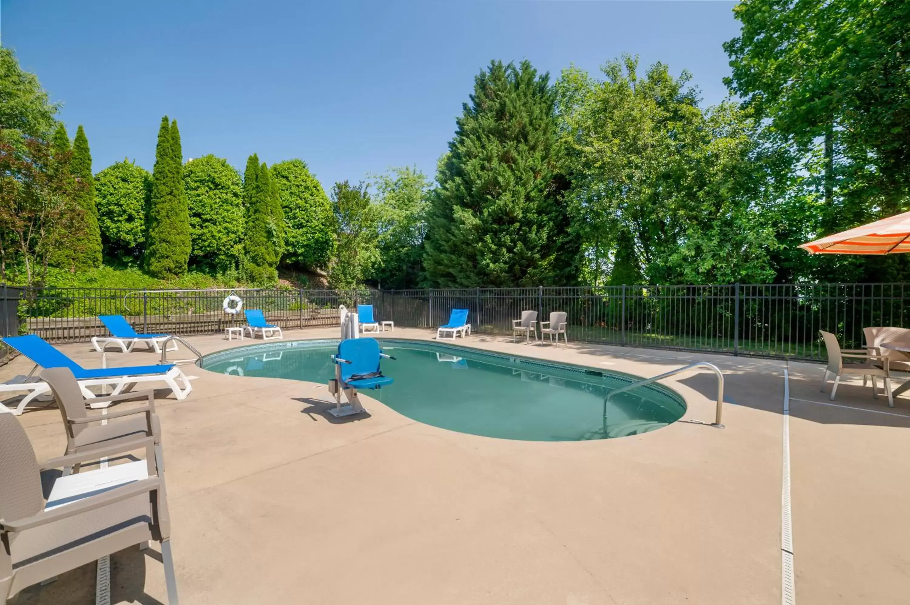 Swimming Pool in Comfort Inn Asheville Airport