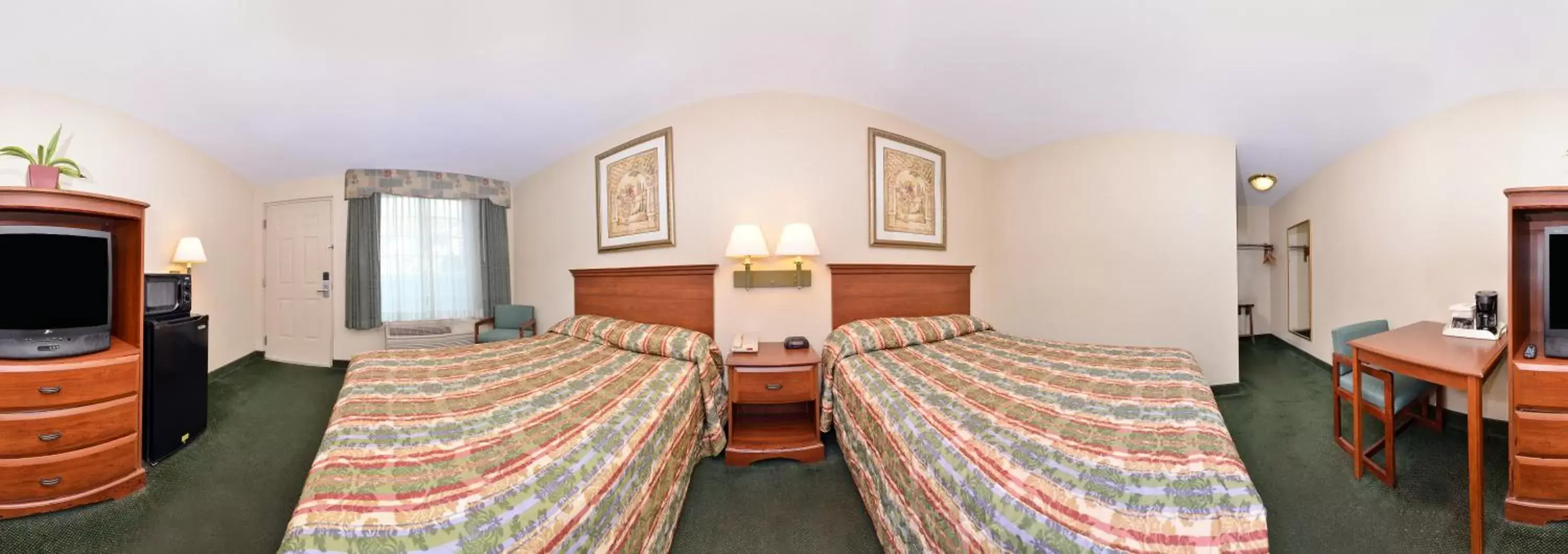 Photo of the whole room, Room Photo in Tower Inn and Suites of Guilford / Madison