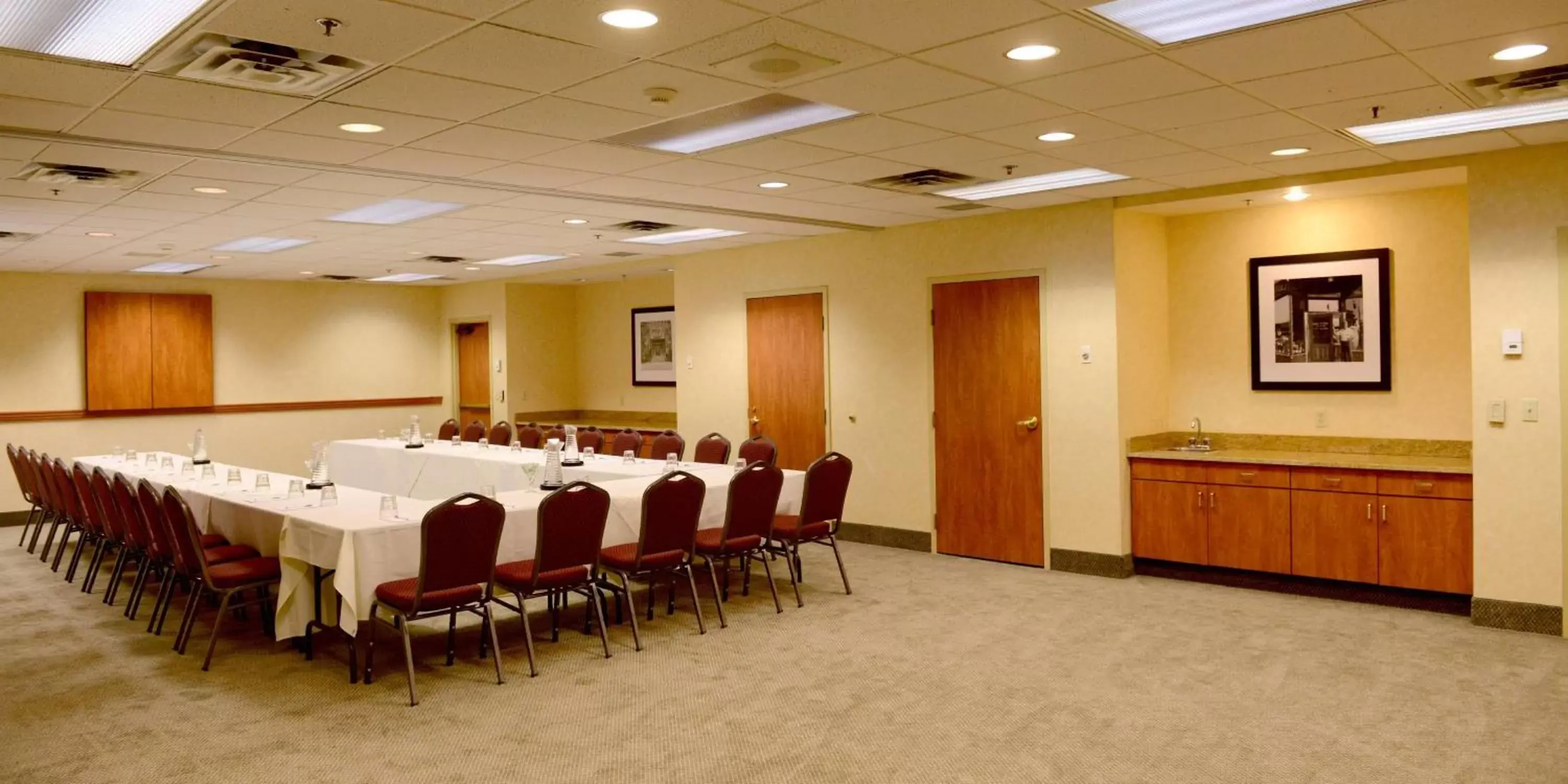 Meeting/conference room in Hampton Inn & Suites by Hilton Windsor