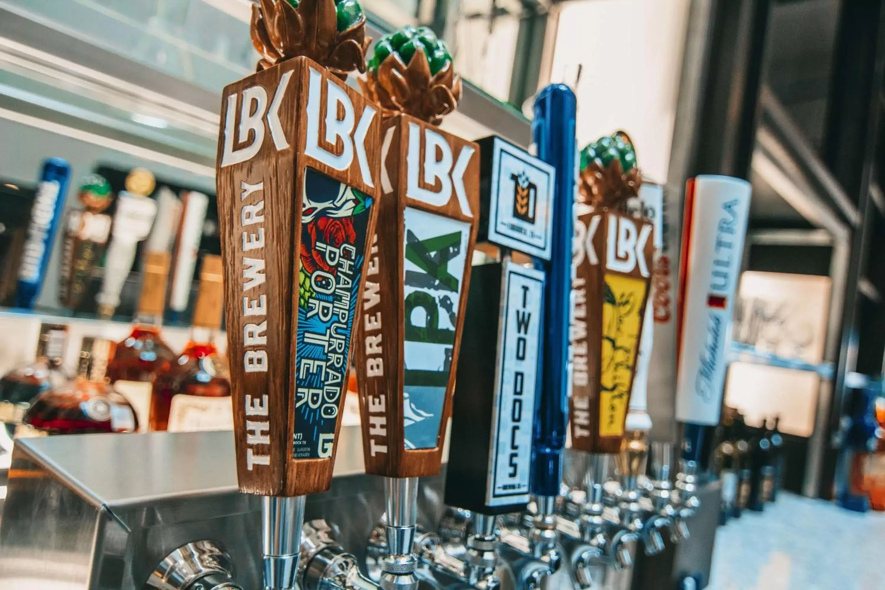 Lounge or bar in Doubletree By Hilton Lubbock - University Area Lounge or bar in Doubletree By Hilton Lubbock - University Area