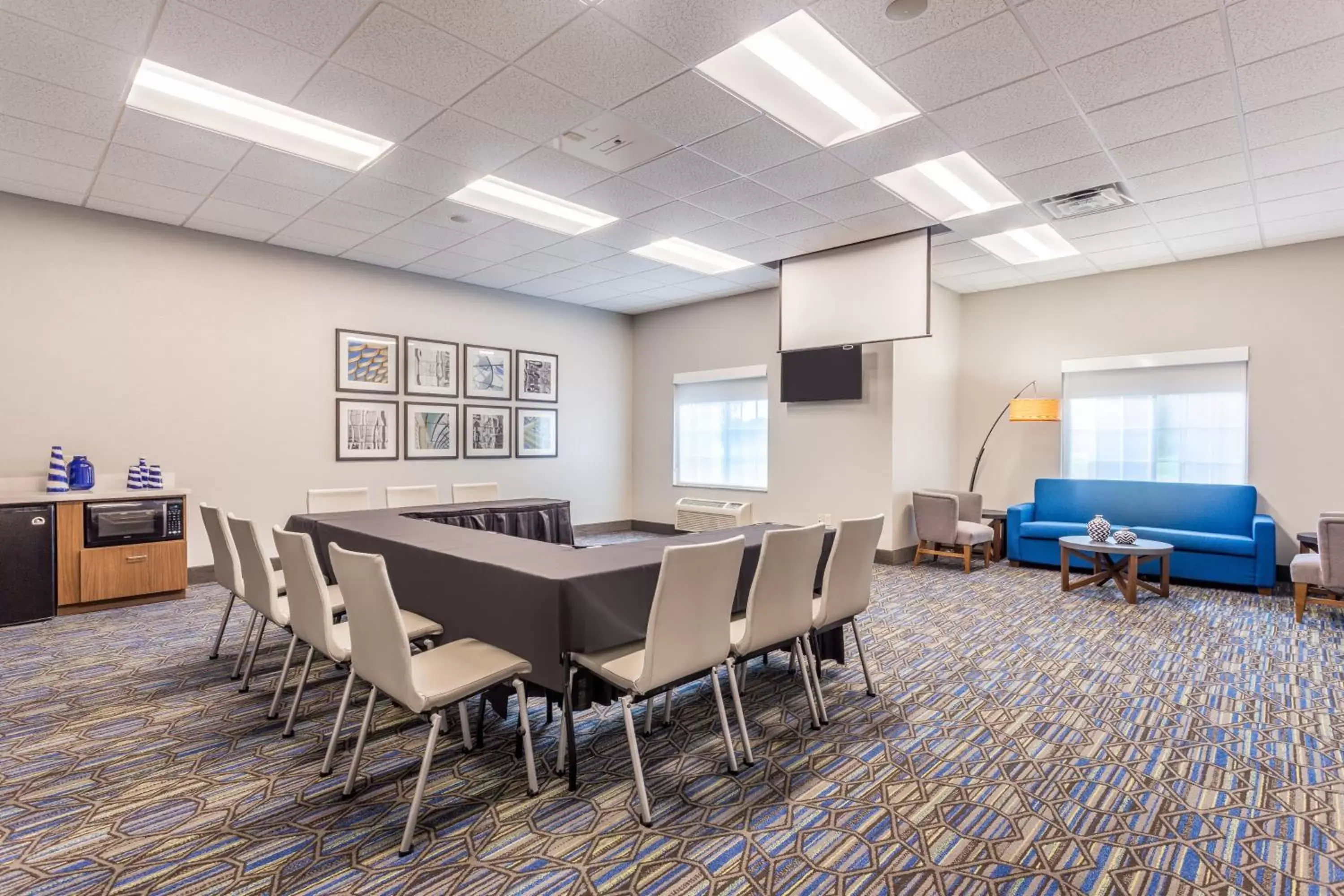 Meeting/conference room in Holiday Inn Express Hotel & Suites Eau Claire North, an IHG Hotel