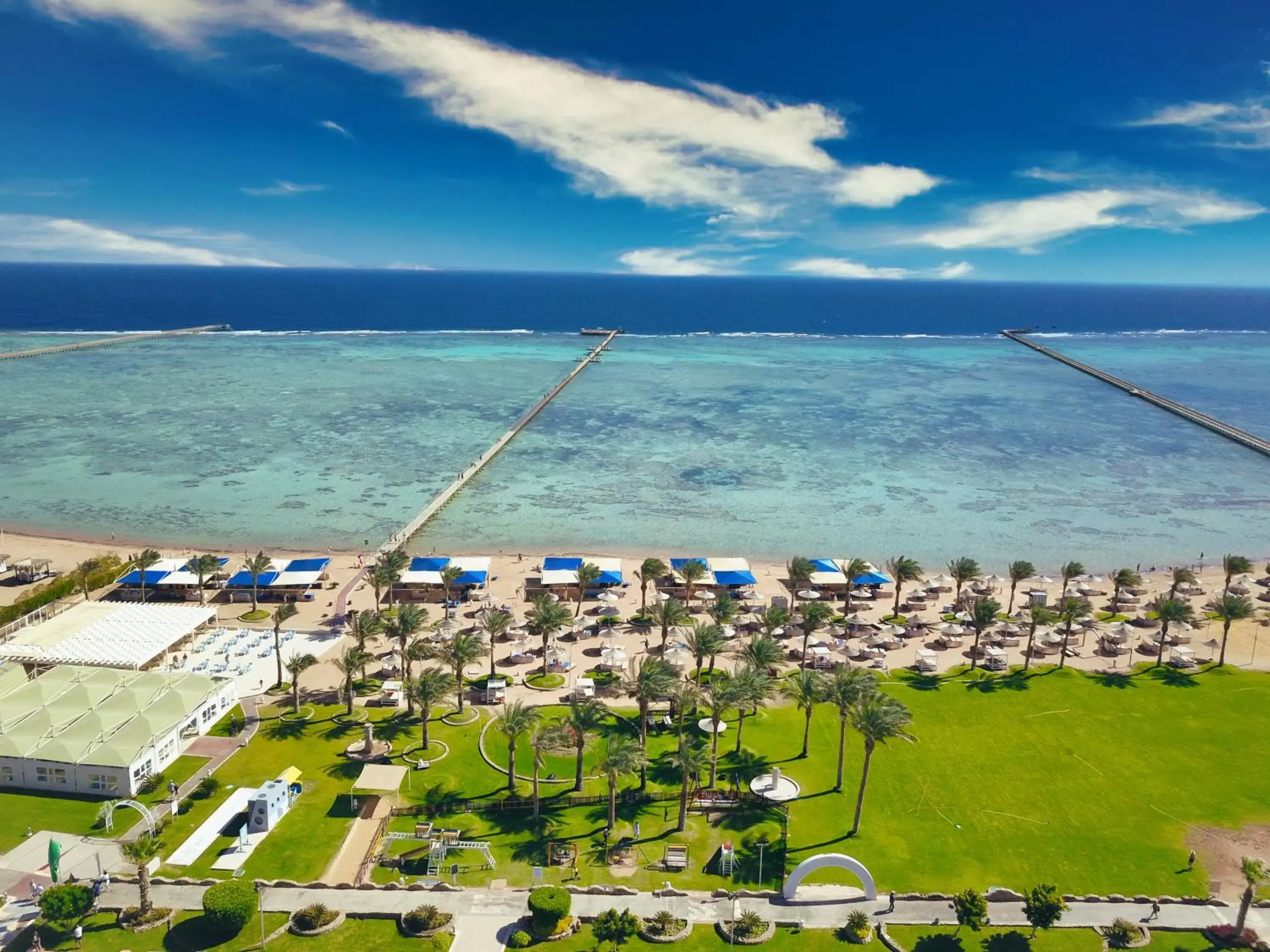 Beach, Bird's-eye View in Pickalbatros Royal Moderna Sharm "Aqua Park"