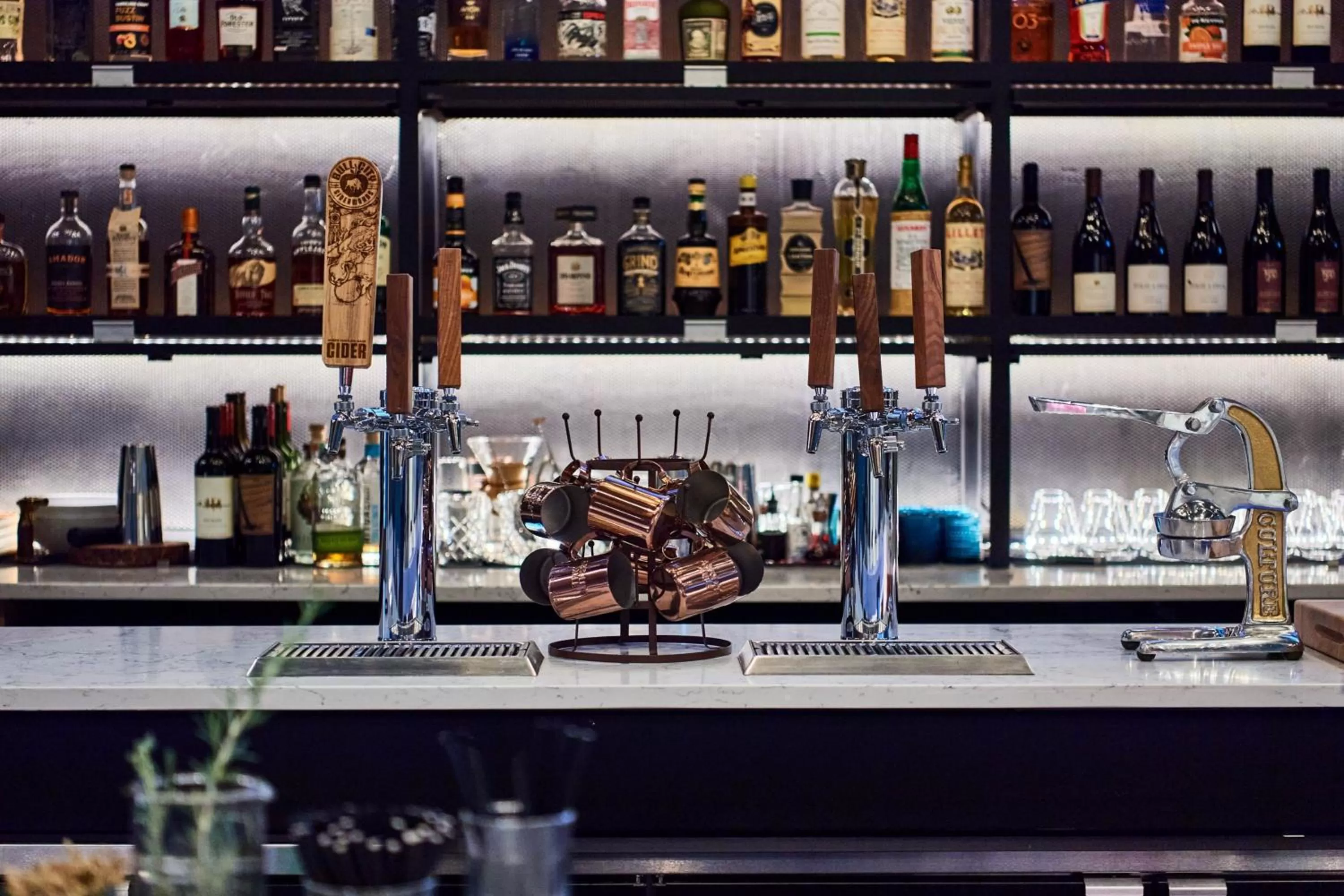 Lounge or bar in The Casso, Raleigh, a Tribute Portfolio Hotel