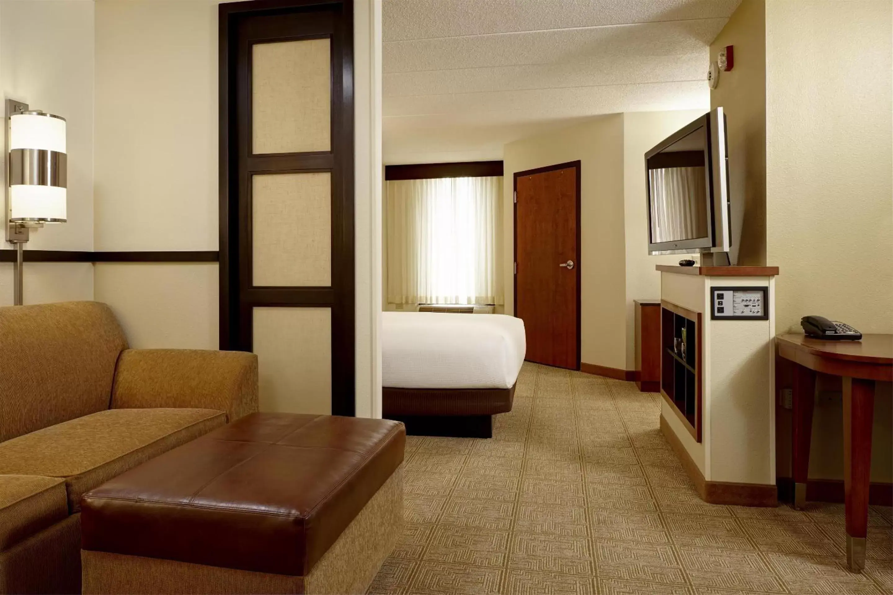 King Room with Sofa Bed and Mountain View in Hyatt Place Colorado Springs Garden Of The Gods