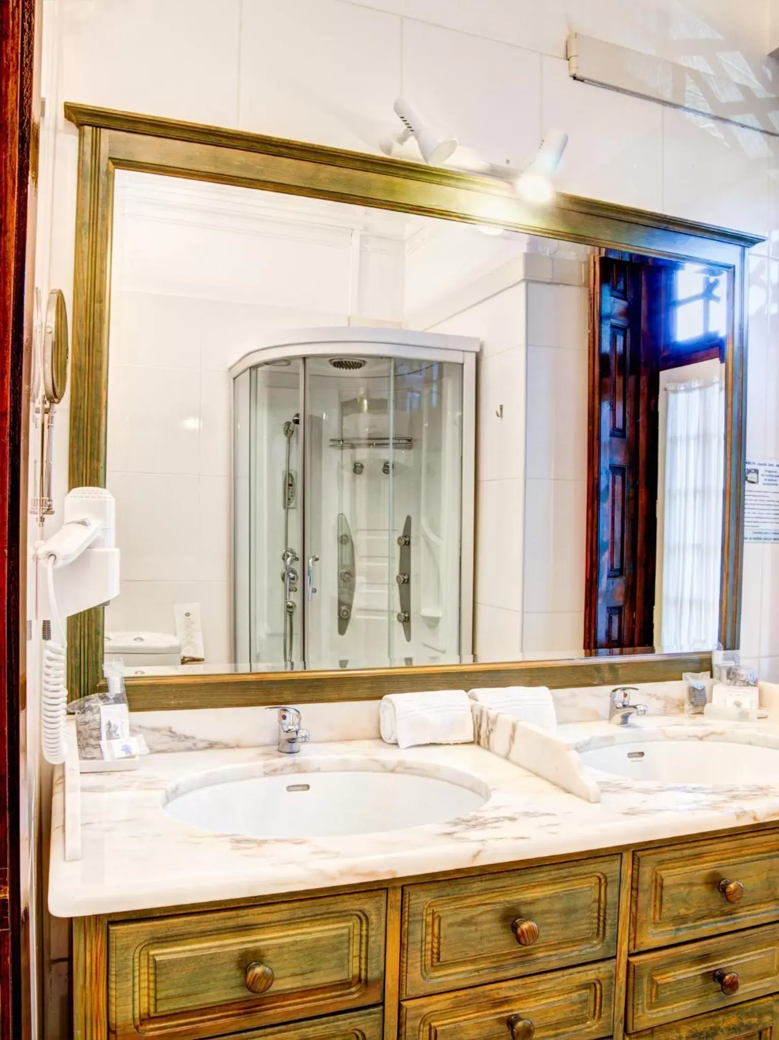 Bathroom in Hotel Residencial Alentejana