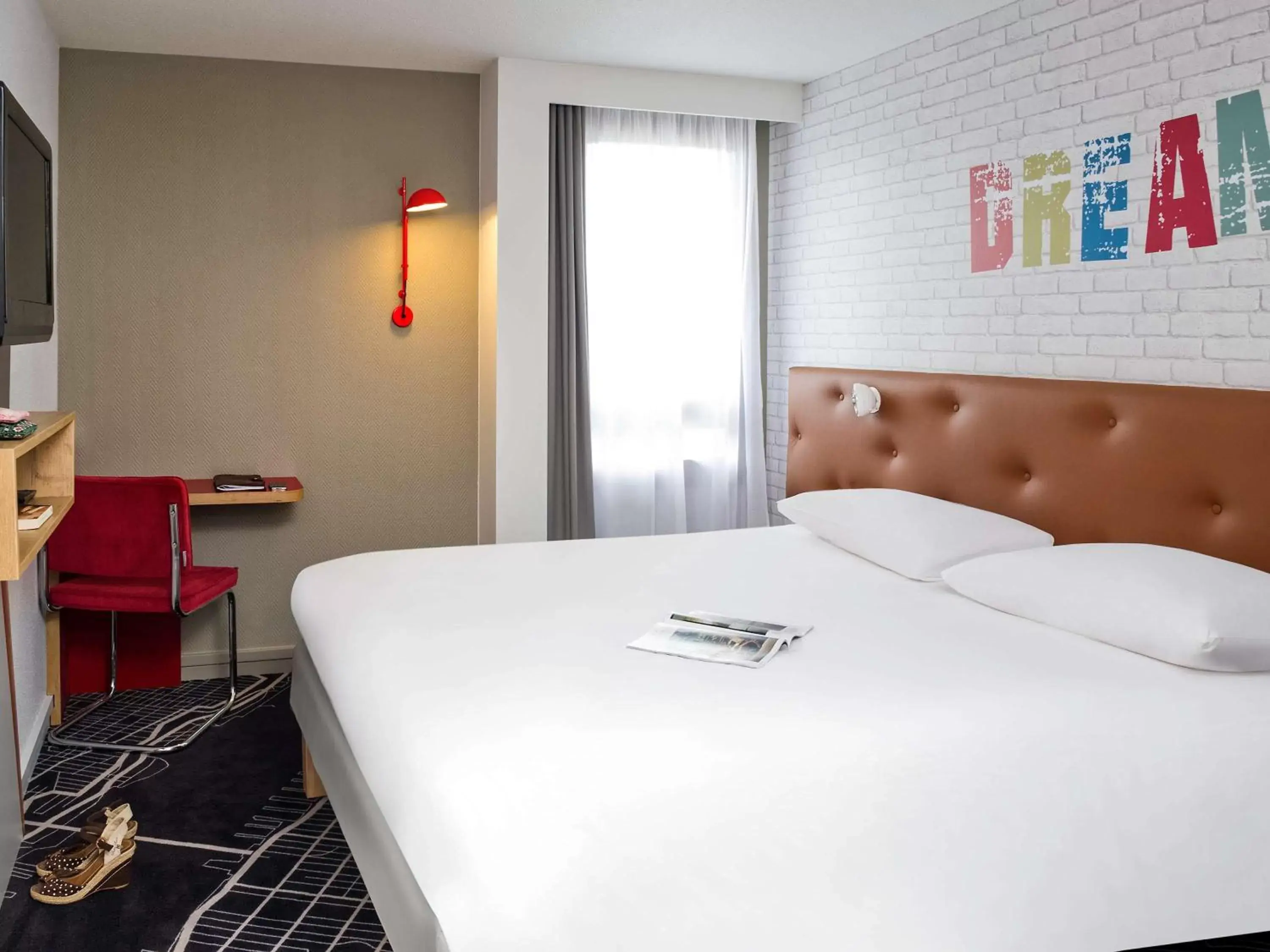 Photo of the whole room, Bed in ibis Styles Chartres Métropole