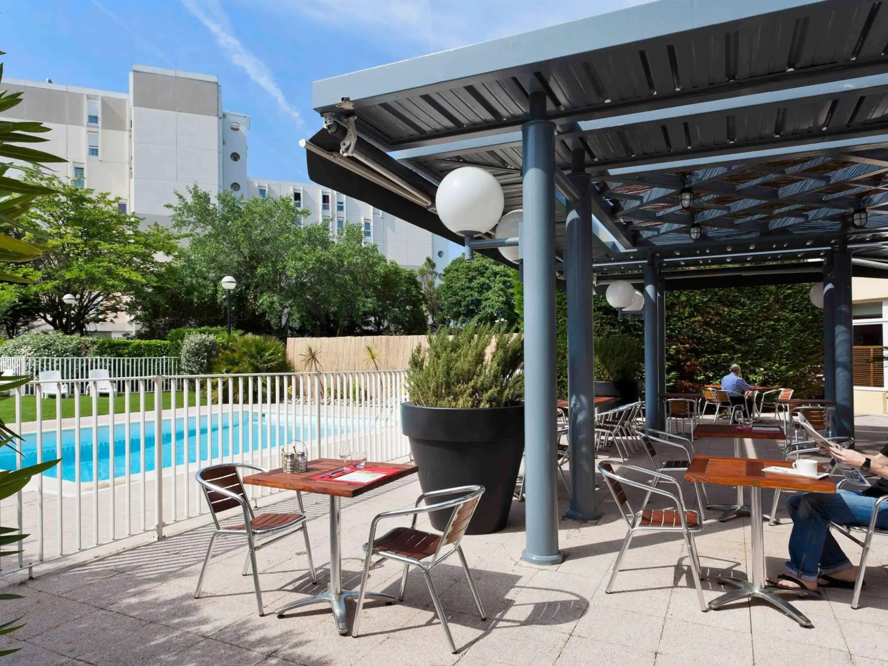 Property building, Swimming Pool in ibis Marseille Bonneveine Calanques Plages