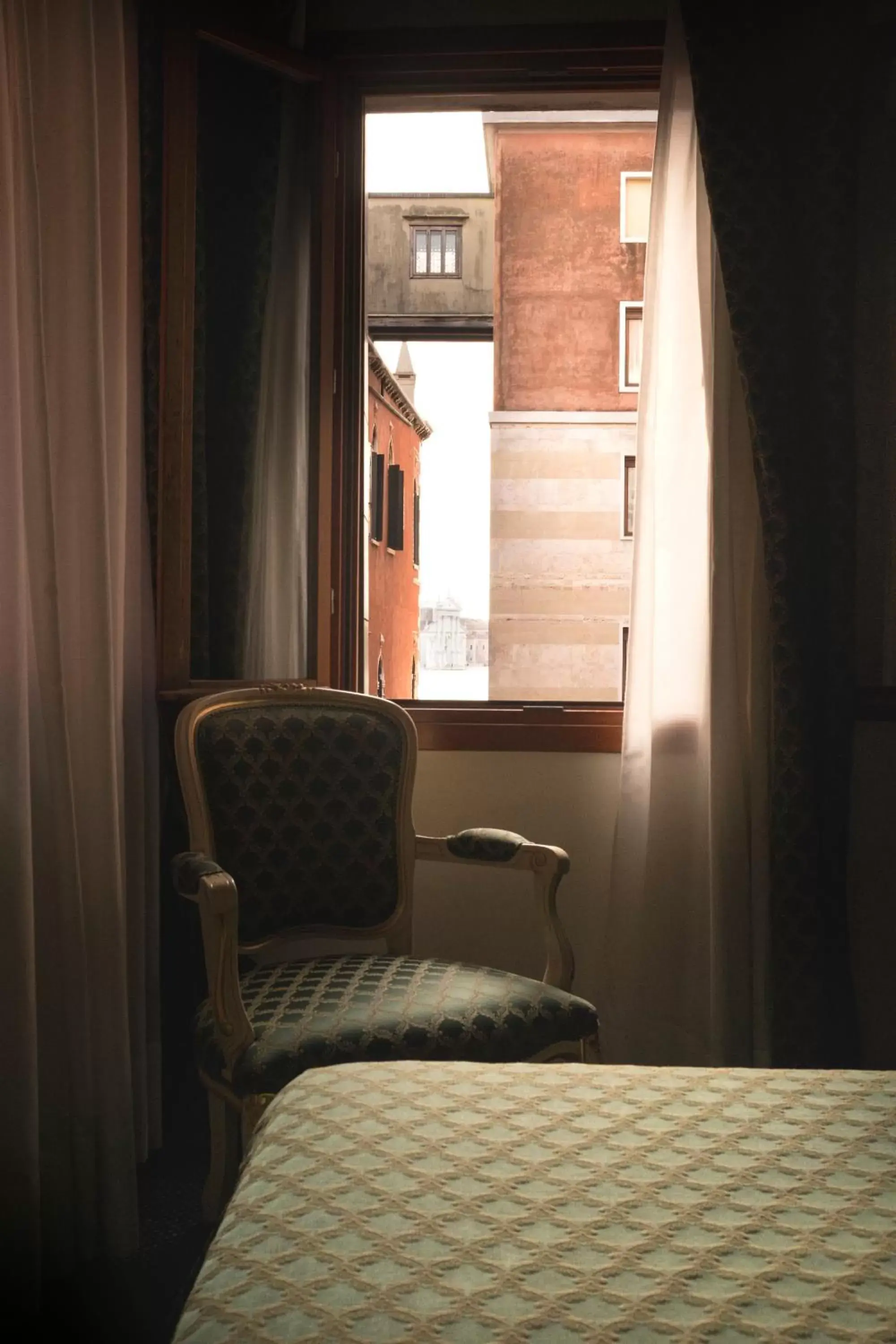 Decorative detail, Bed in Hotel Commercio & Pellegrino