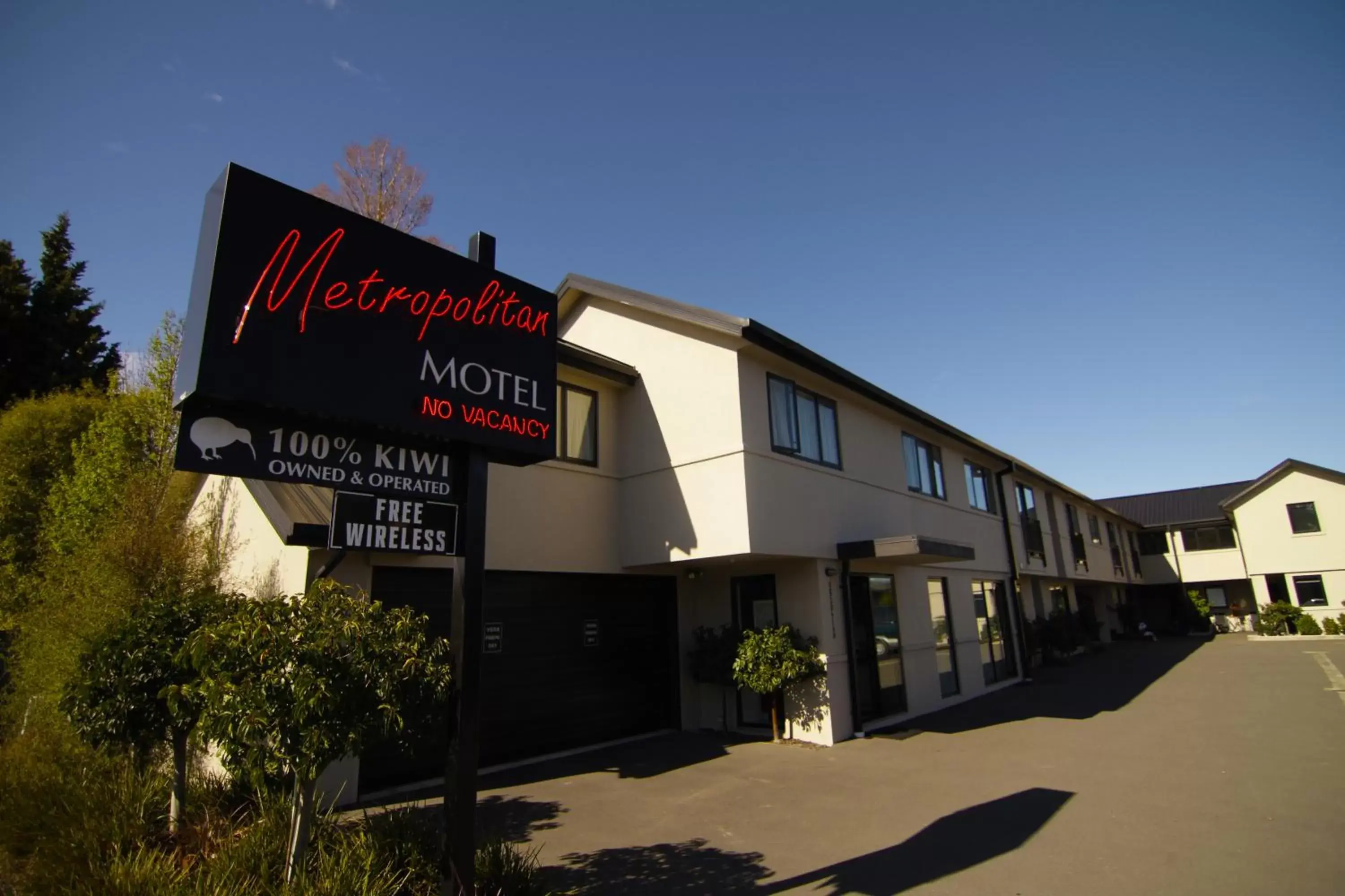 Facade/entrance, Property Building in Metropolitan Motel on Riccarton