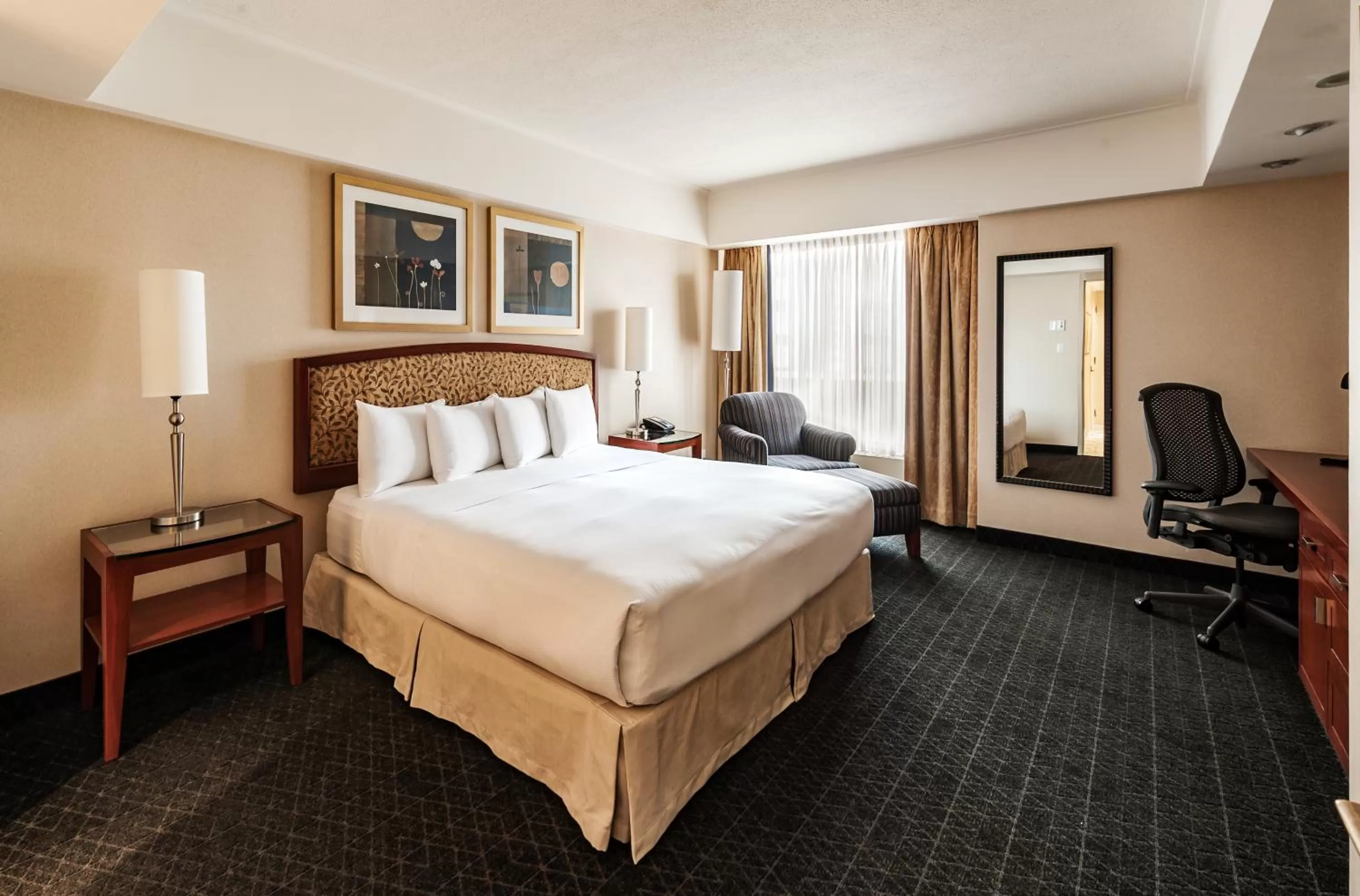 One-Bedroom King Suite in Hotel Bonaventure Montreal