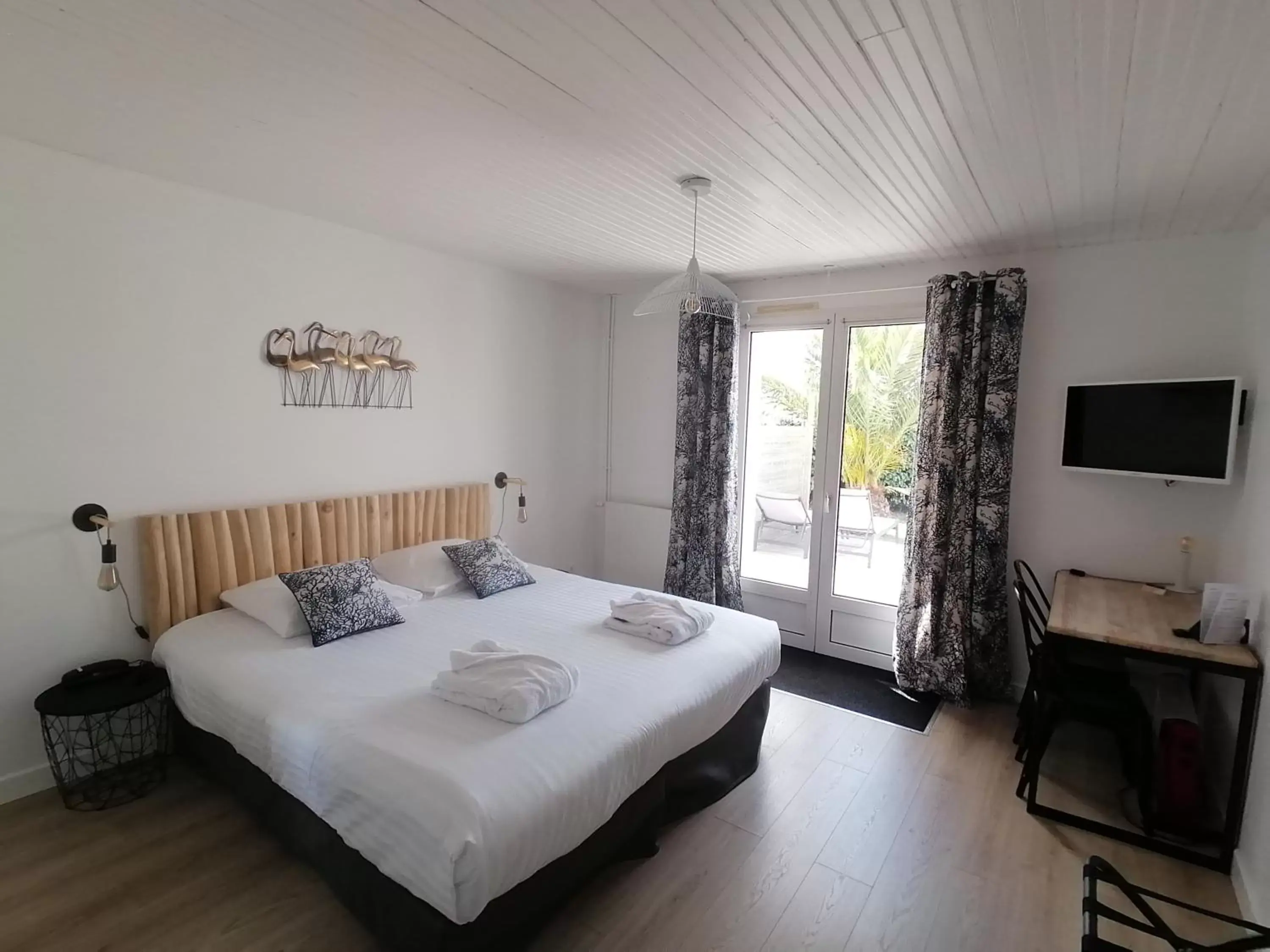 Bedroom, Bed in Hôtel Ancre Marine & Spa Thalgo ***