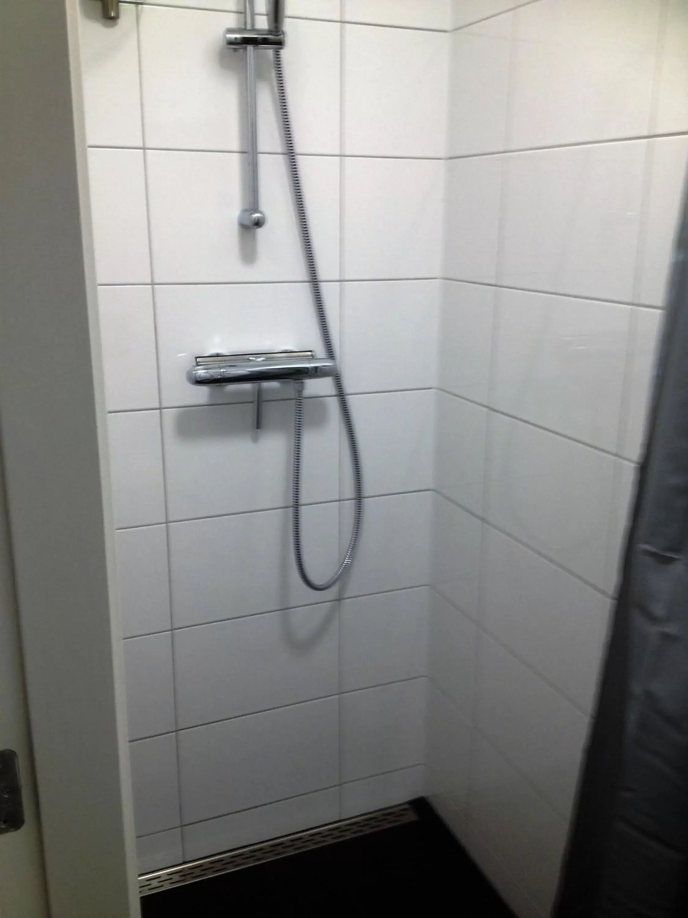 Shower, Bathroom in B&B 't Pakhuis