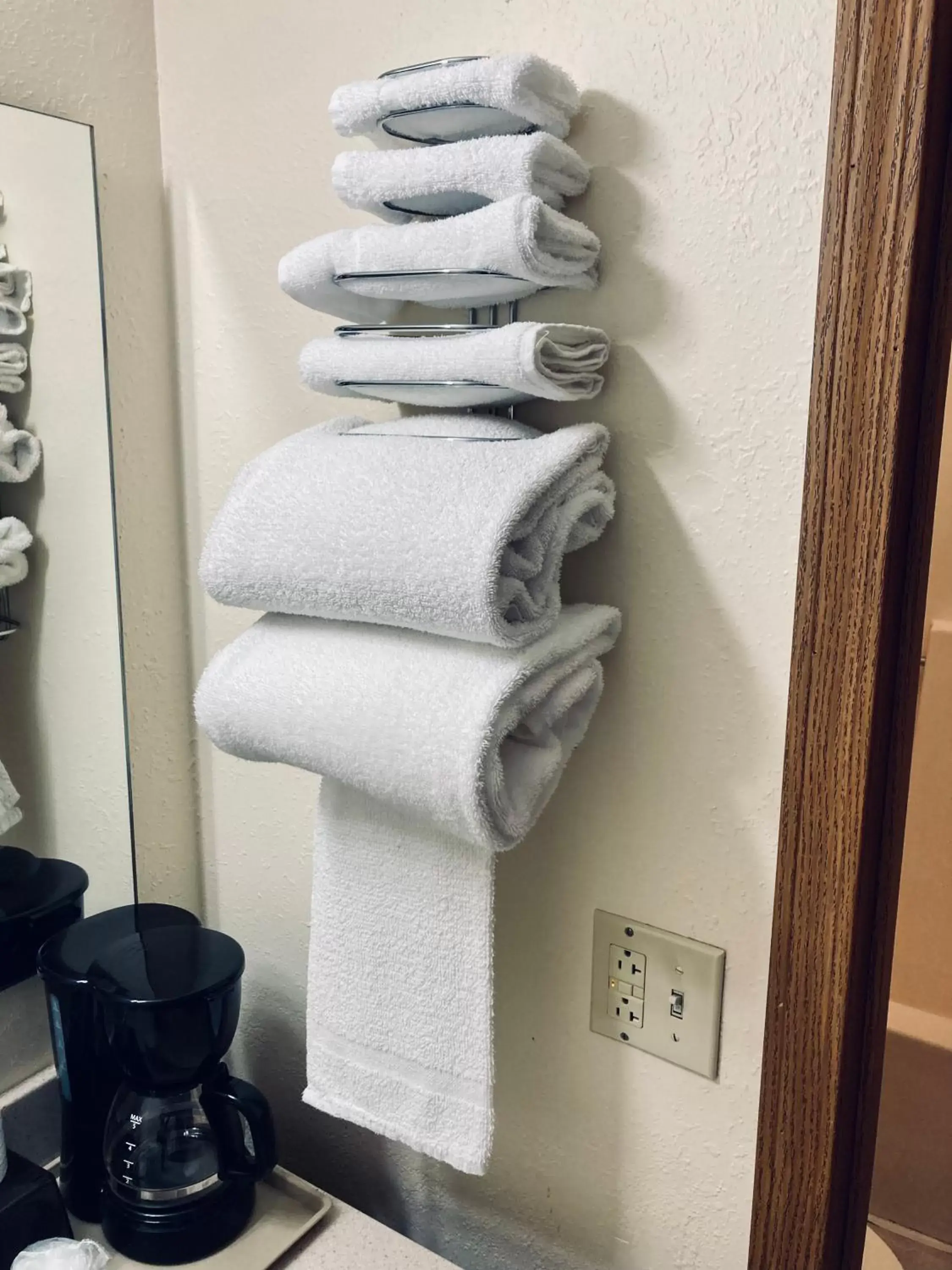 towels, Bathroom in Honeysuckle Inn