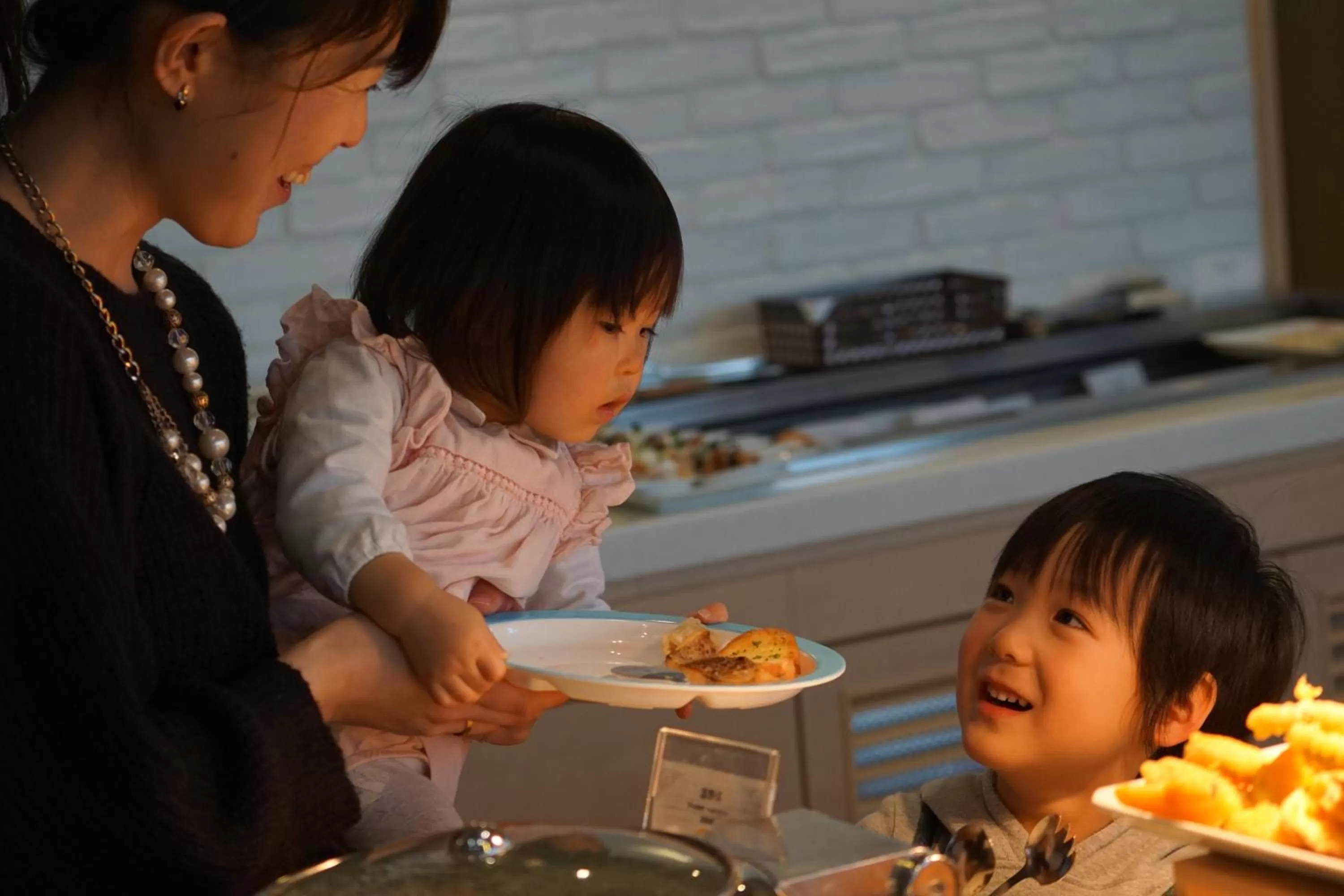young children in Hotel Keihan Kyobashi Grande