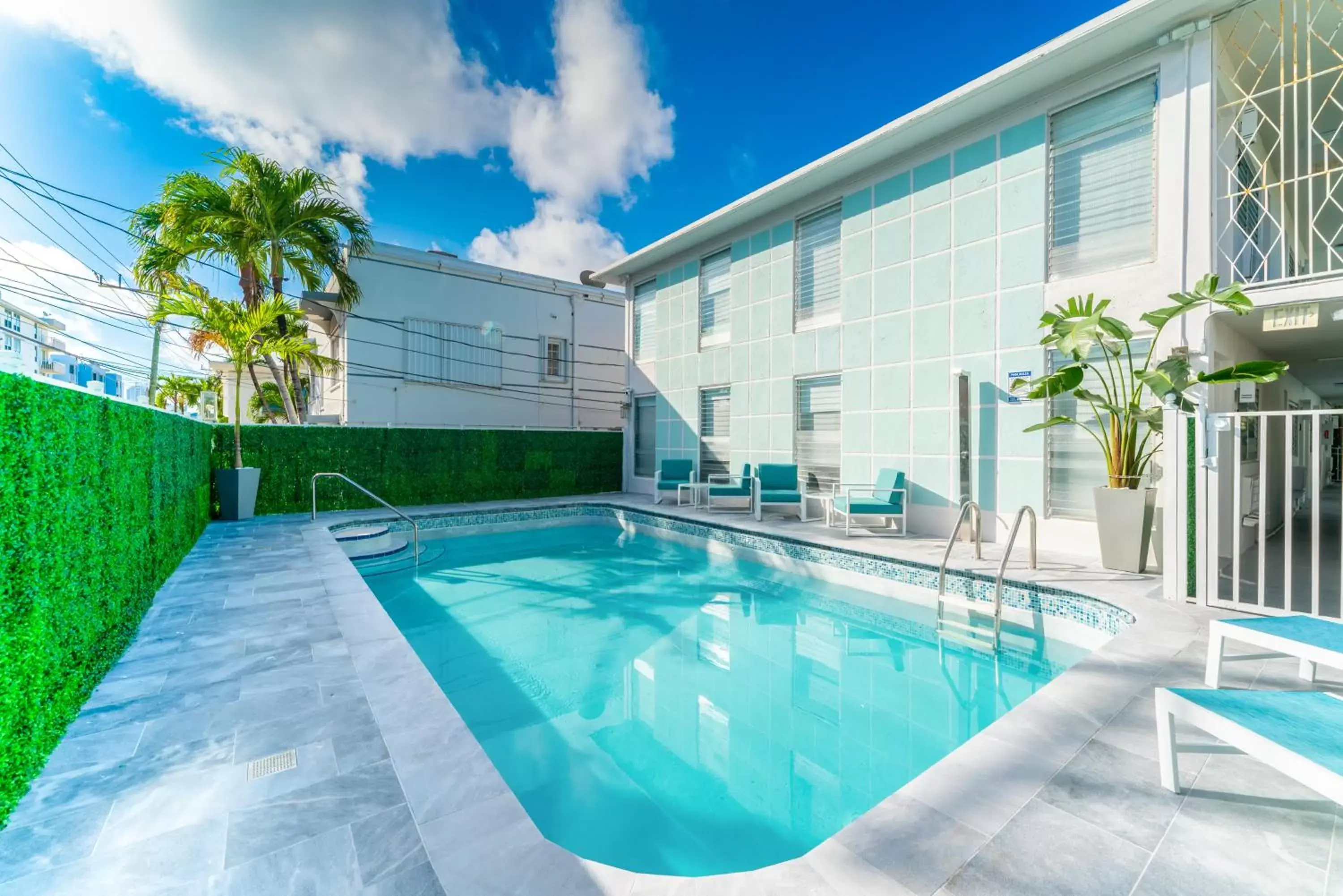 Property building, Swimming Pool in PRAIA Hotel Boutique & Apartments Miami Beach