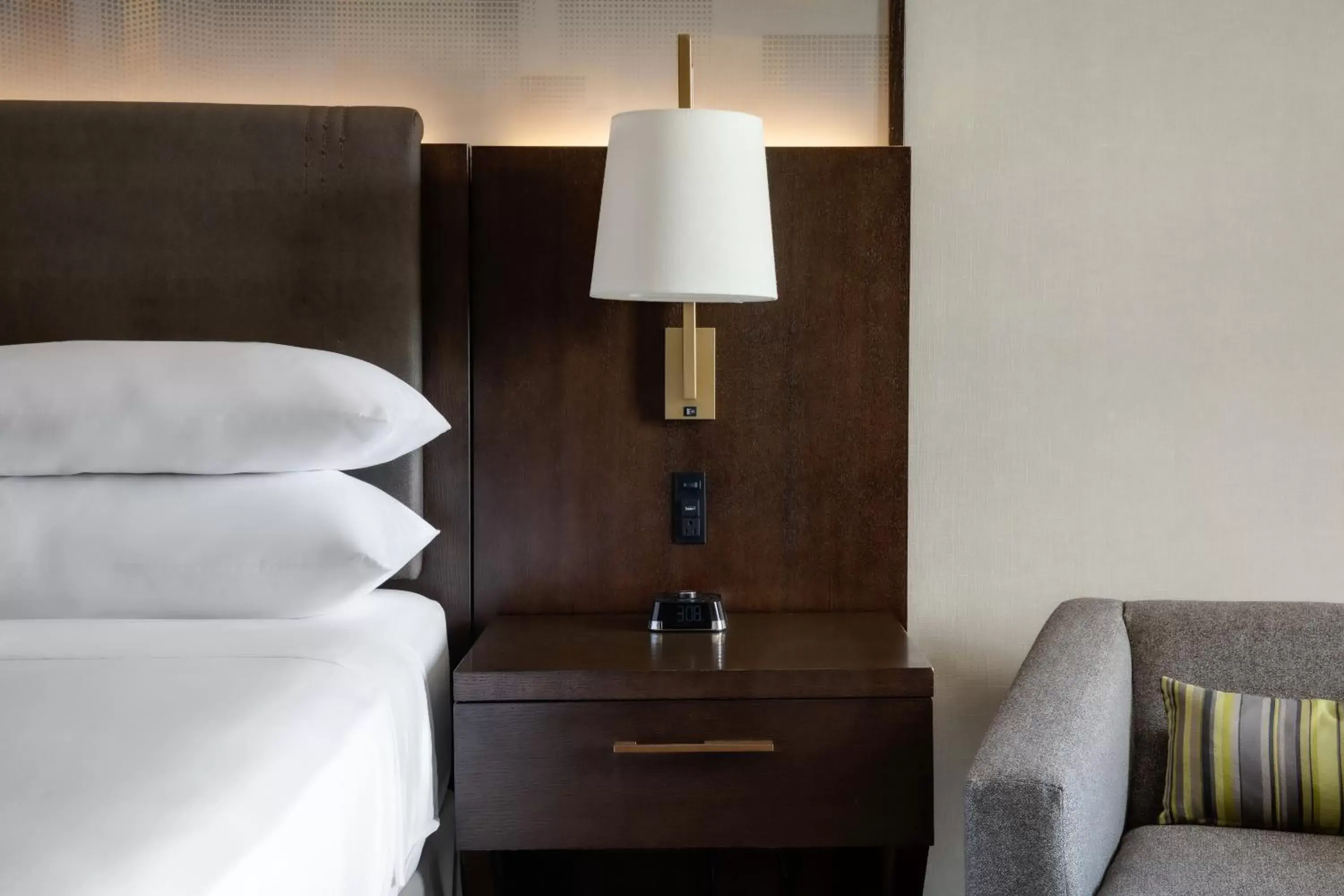 King Room in Dallas-Addison Marriott Quorum by the Galleria King Room in Dallas-Addison Marriott Quorum by the Galleria