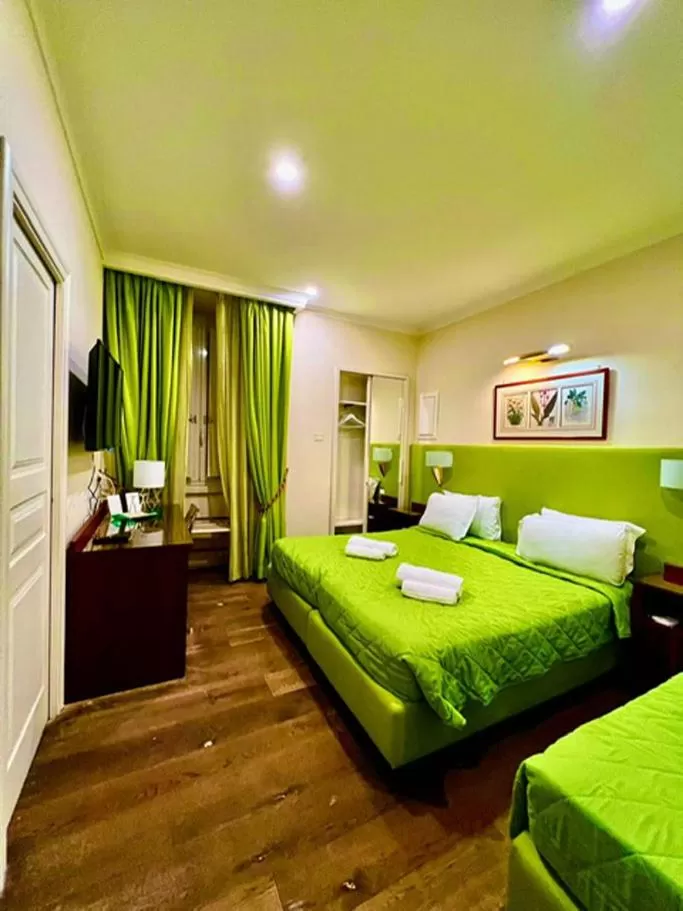 Bed in Quirinale luxury suite Roma