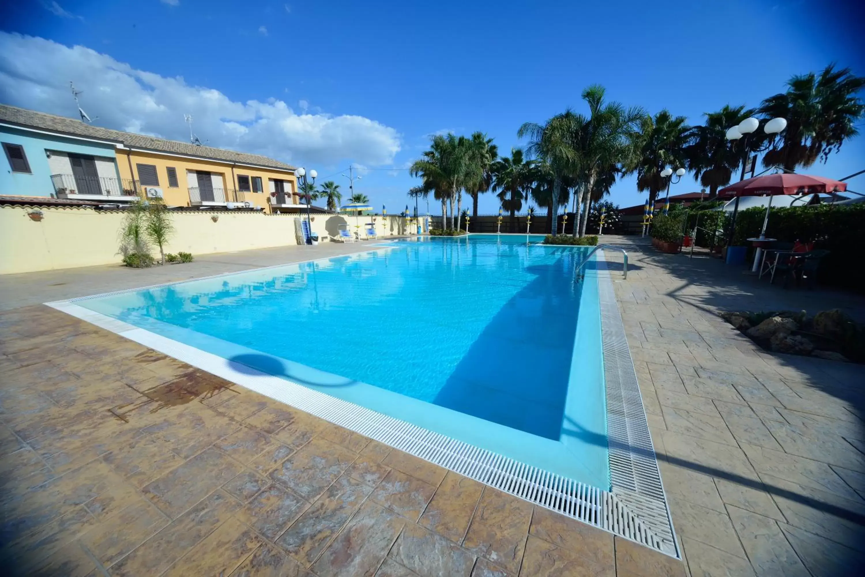 Swimming Pool in Case Vacanze Ancora