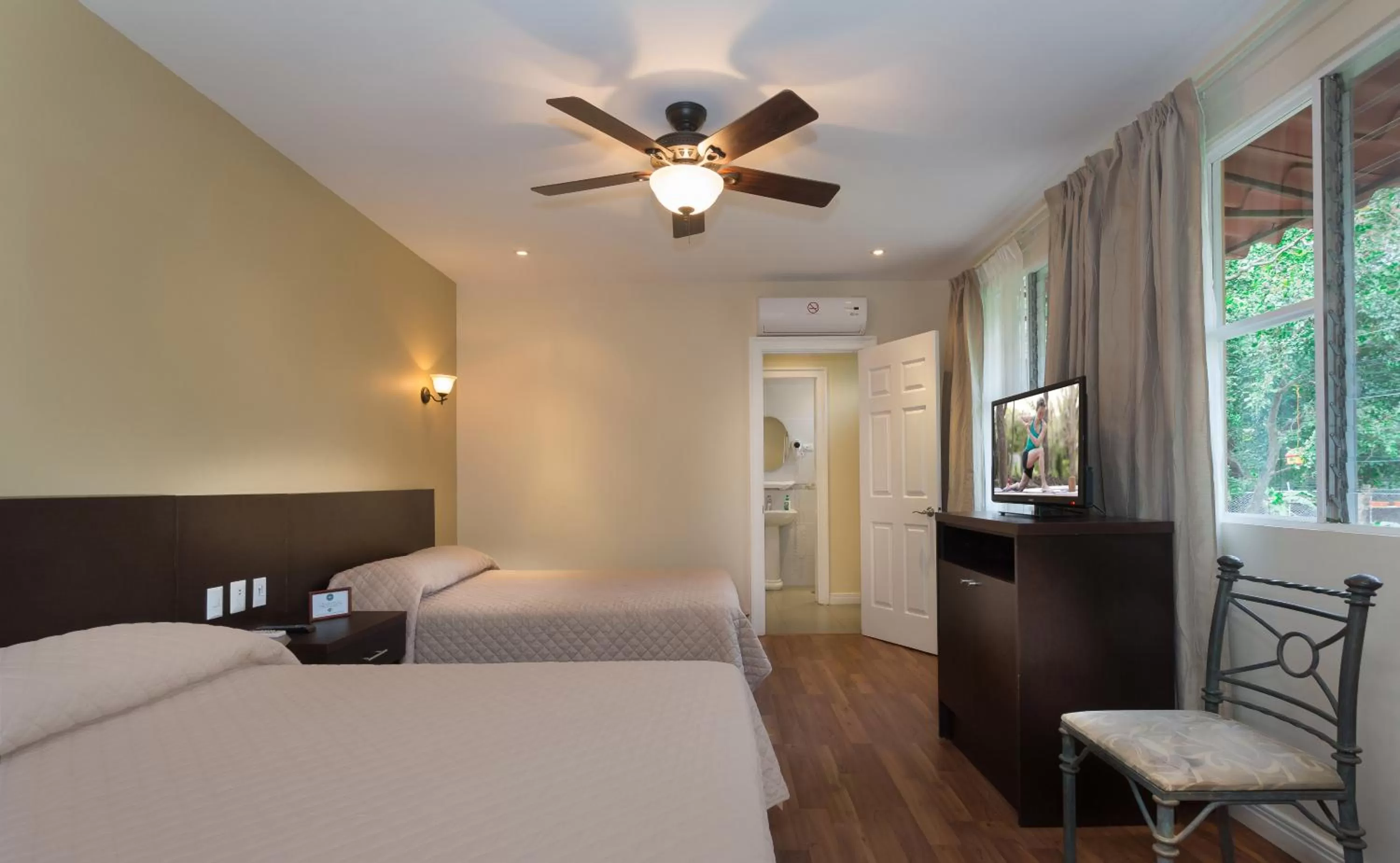 Property building, Bed in Airport Costa Rica B&B