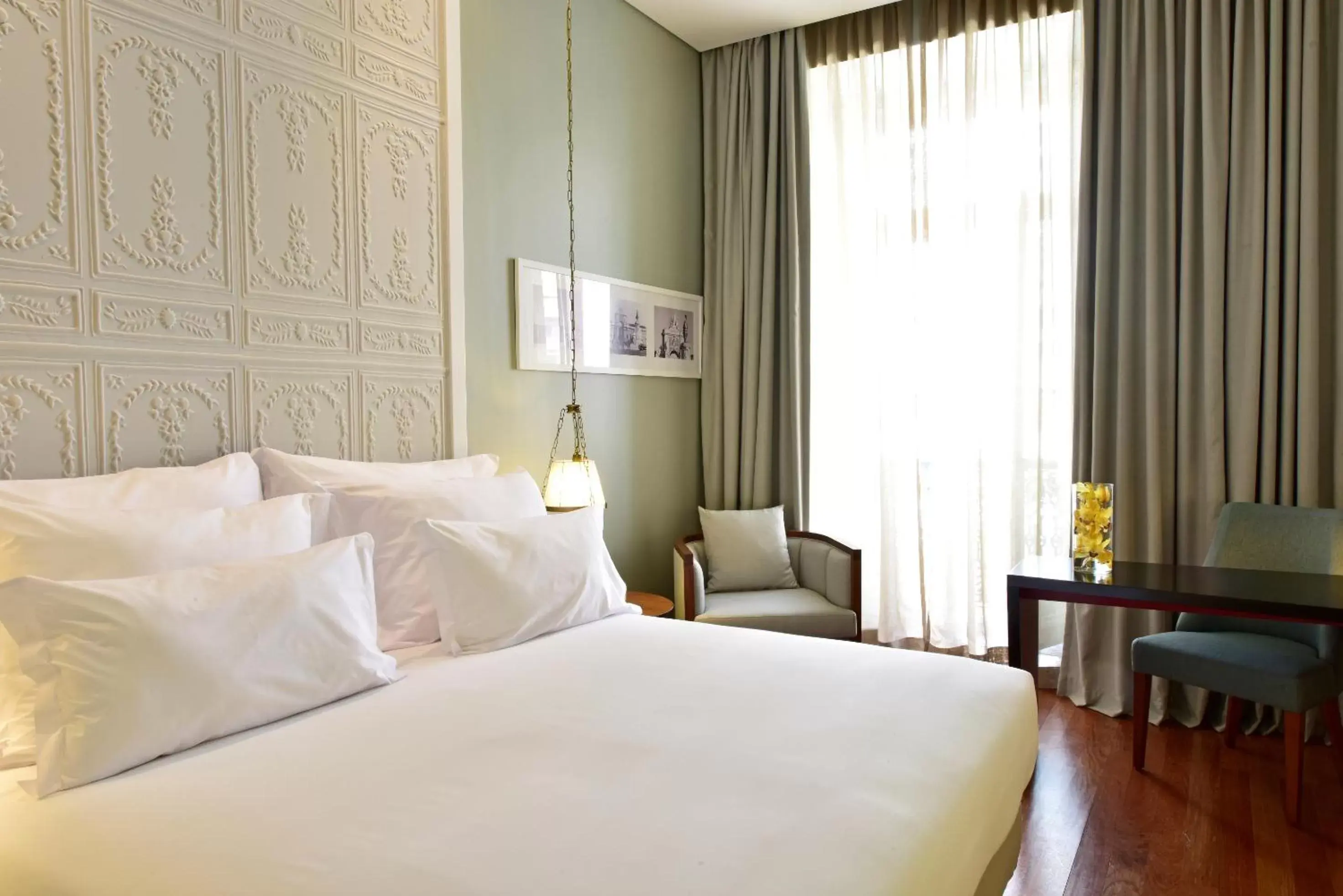 Day, Bed in Pousada de Lisboa - Small Luxury Hotels Of The World