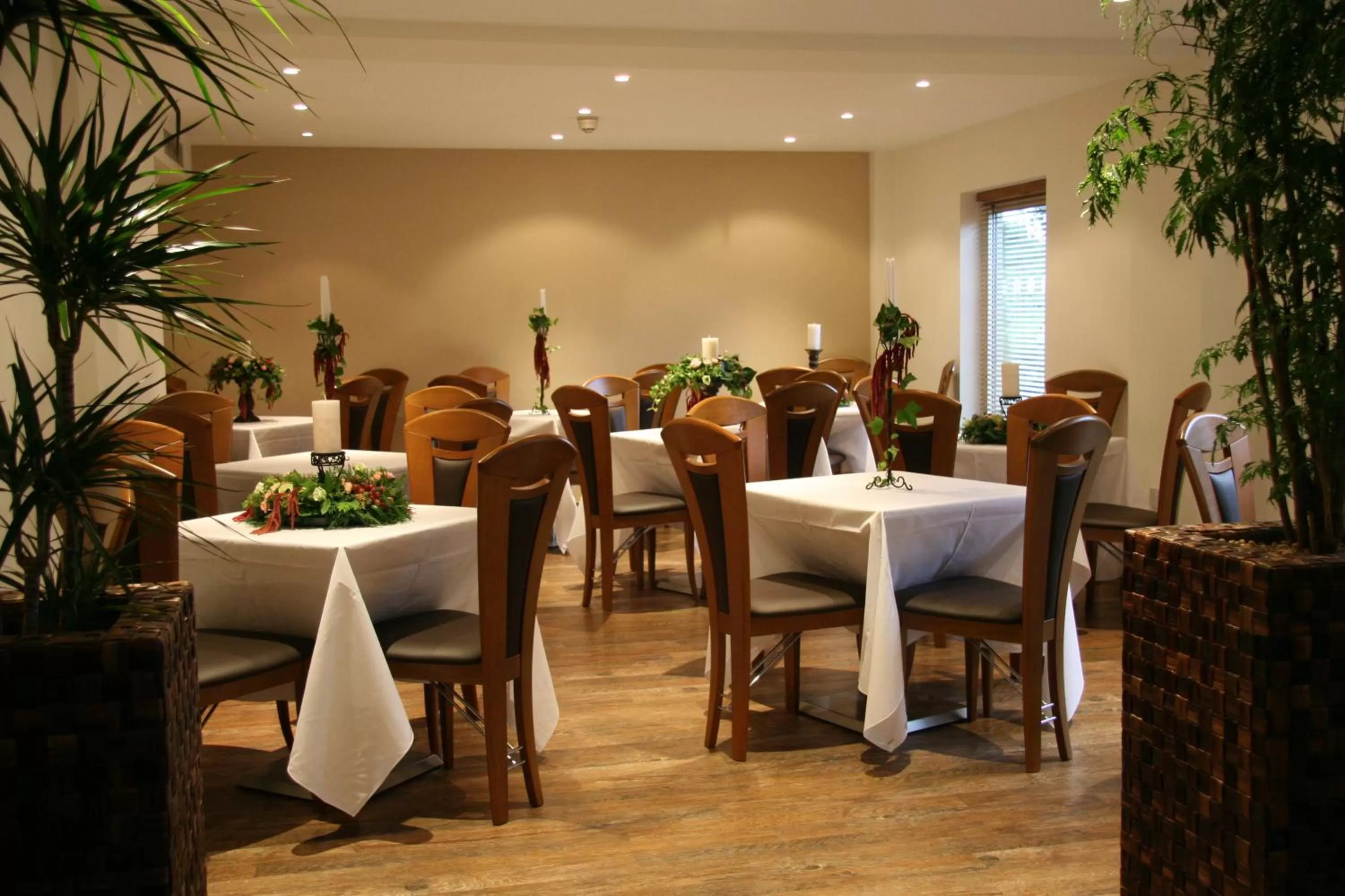 Restaurant/places to eat in Ramada London North