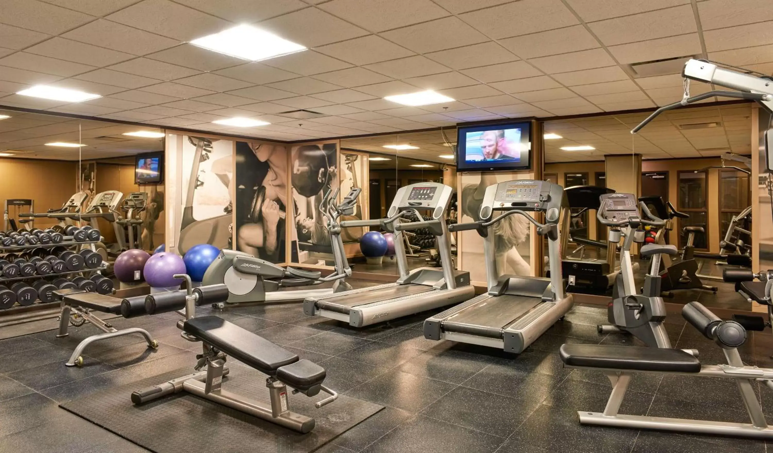 Fitness centre/facilities in Best Western Premier Denham Inn & Suites