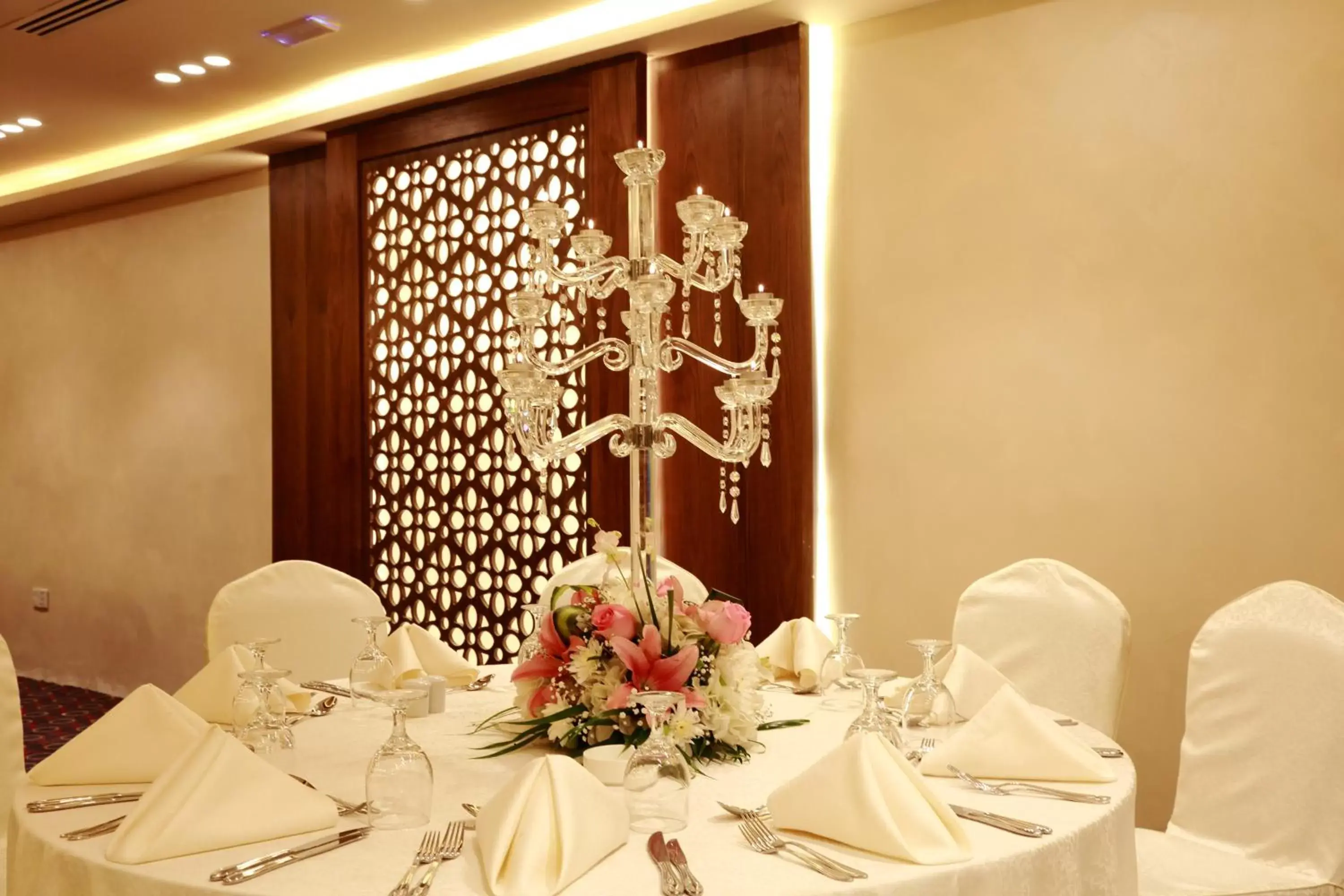 Banquet/Function facilities, Restaurant/Places to Eat in Seven Roses Hotel