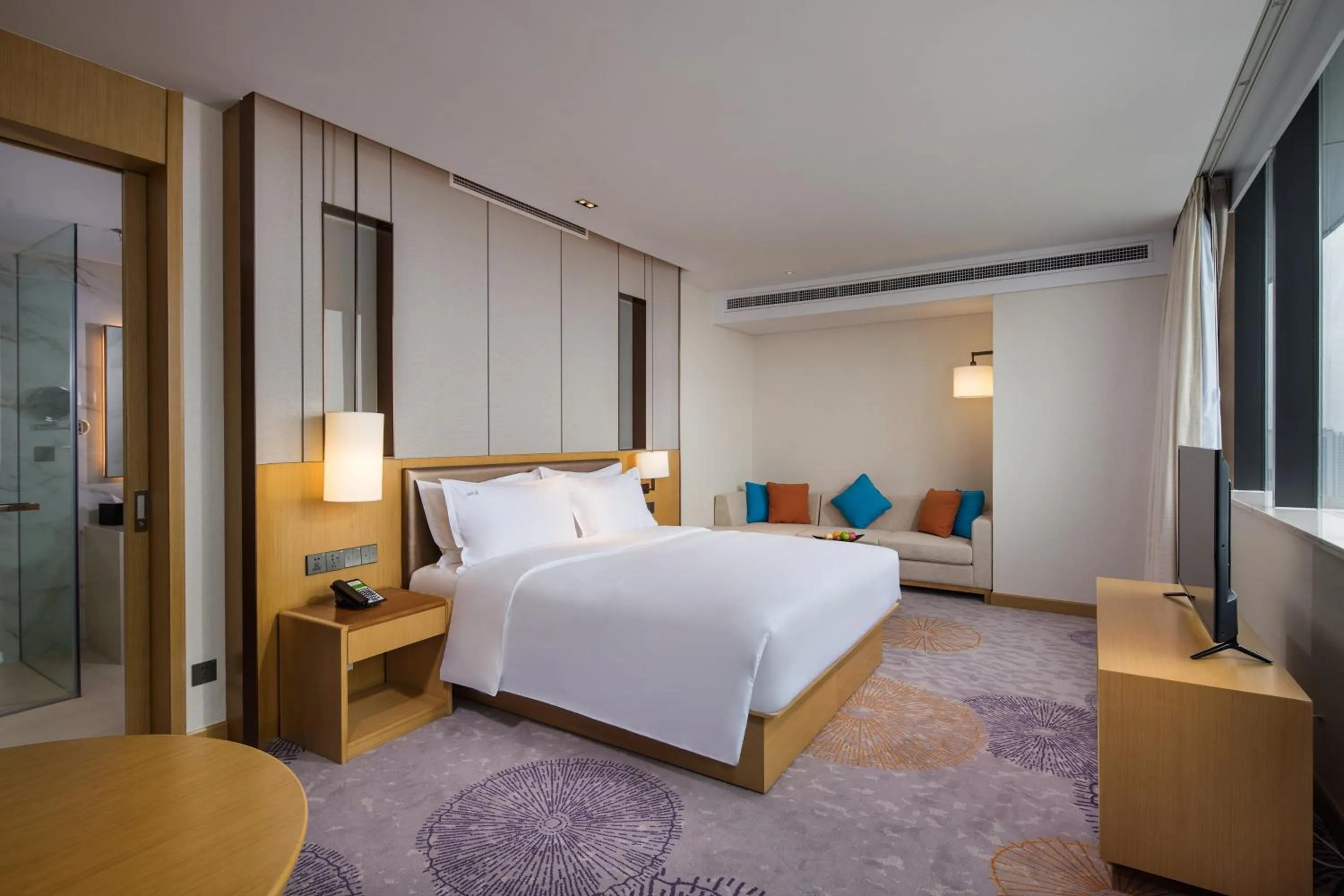 Photo of the whole room, Bed in Holiday Inn Tianjin Xiqing by IHG