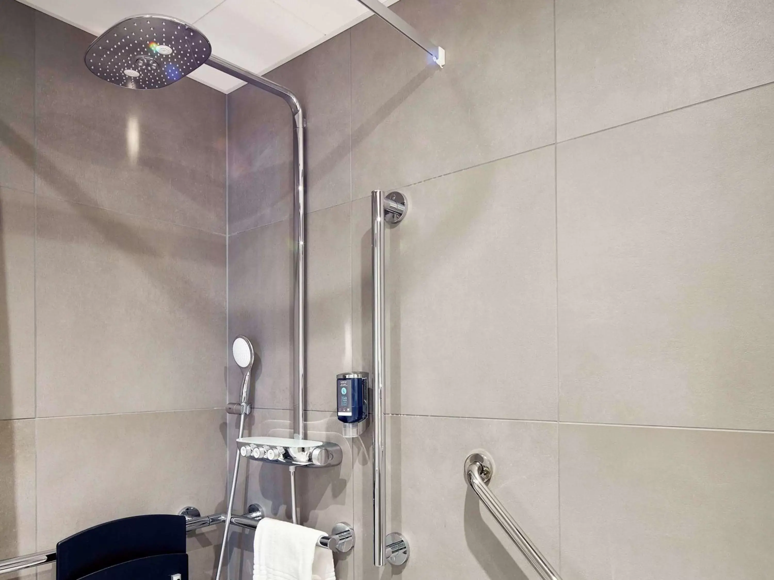 Photo of the whole room, Bathroom in Novotel Suites Colmar Centre
