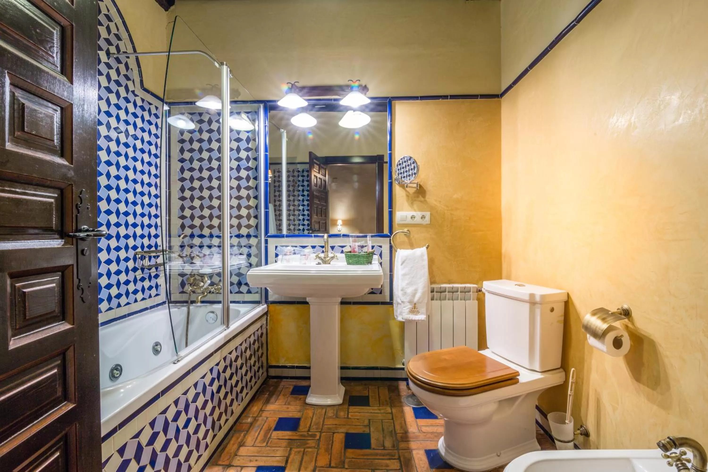 Bathroom in Palacio de Mariana Pineda