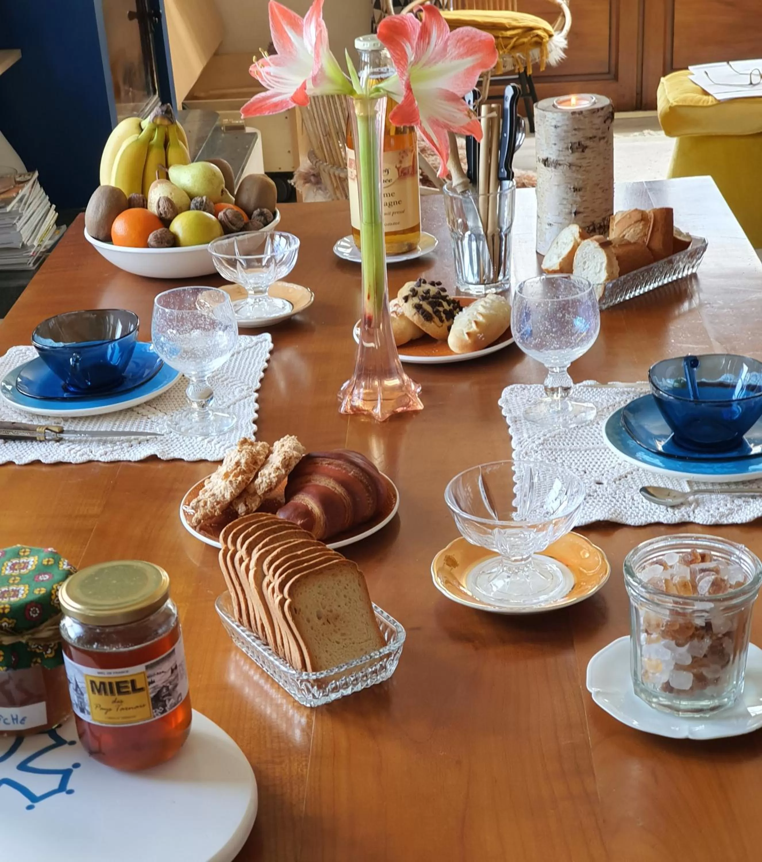 Food and drinks in A l'Ecole Buissonnière, chambre d'hôtes en Sidobre