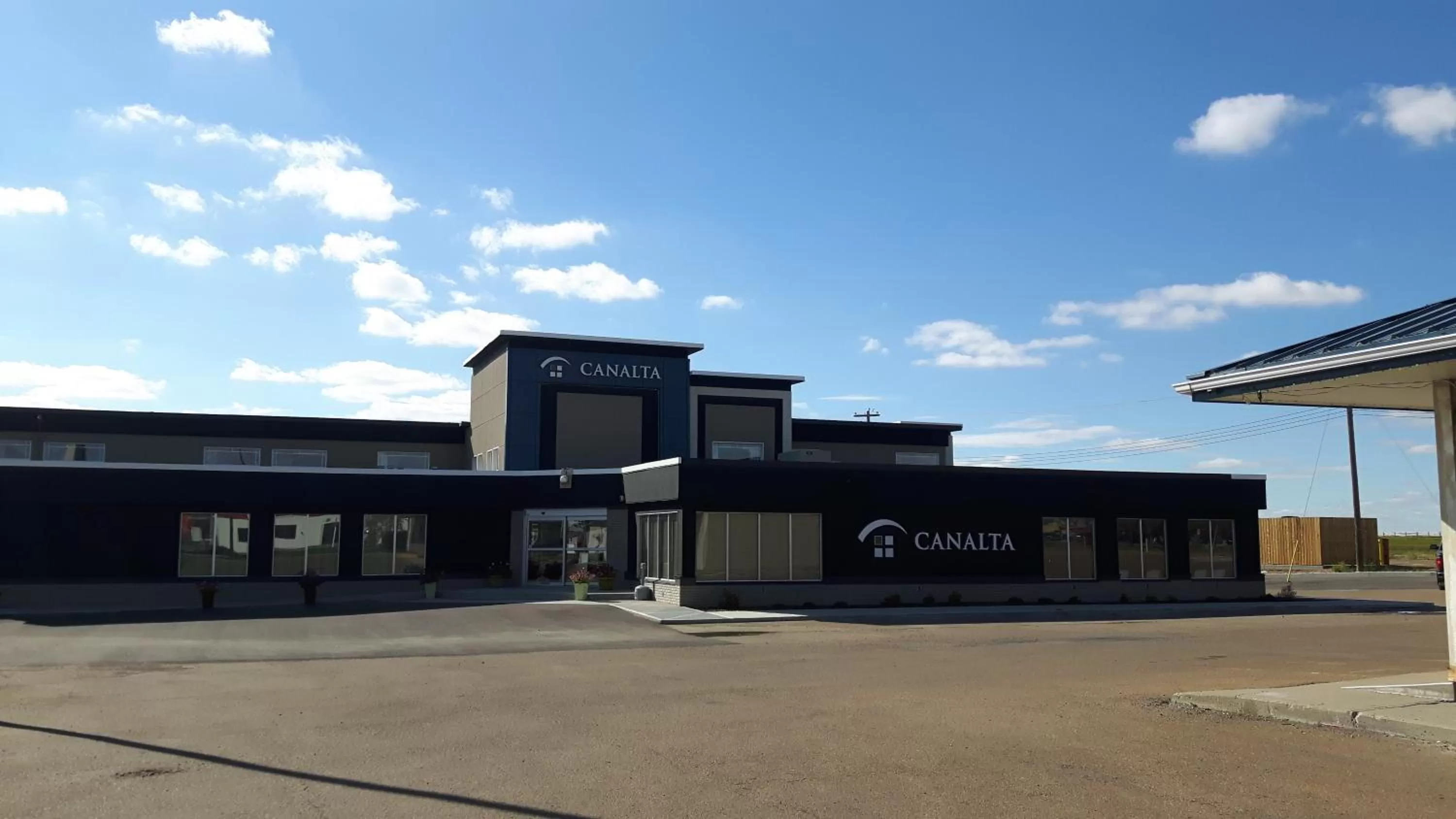 Property building in Canalta Hanna