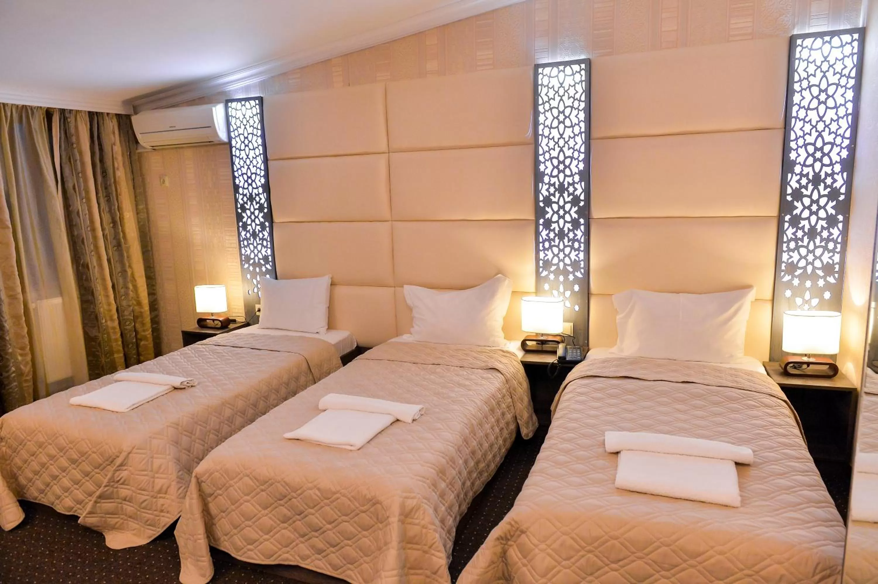 Bed in Hotel Old Town