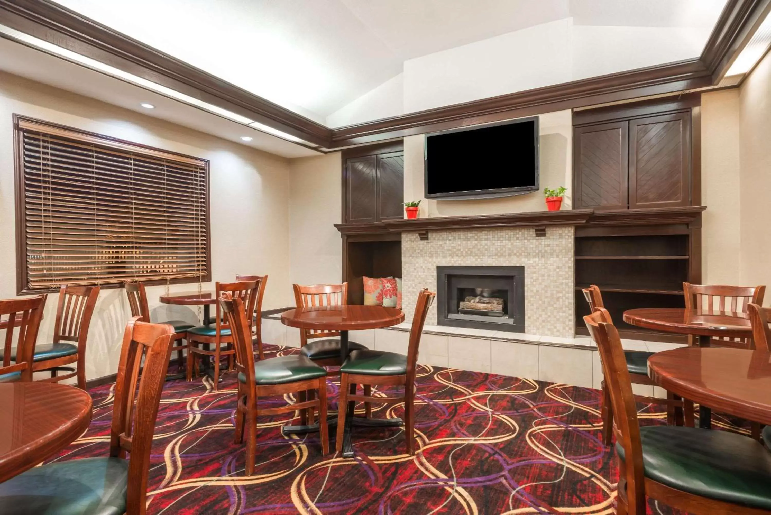 Lobby or reception, Restaurant/Places to Eat in Hawthorn Suites Dayton North