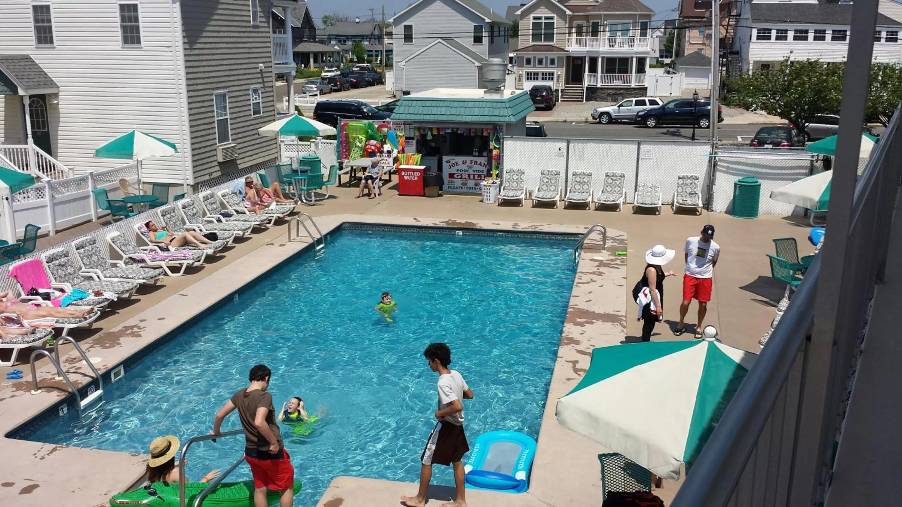 Patio, Pool View in Sand Pebble Motor Lodge