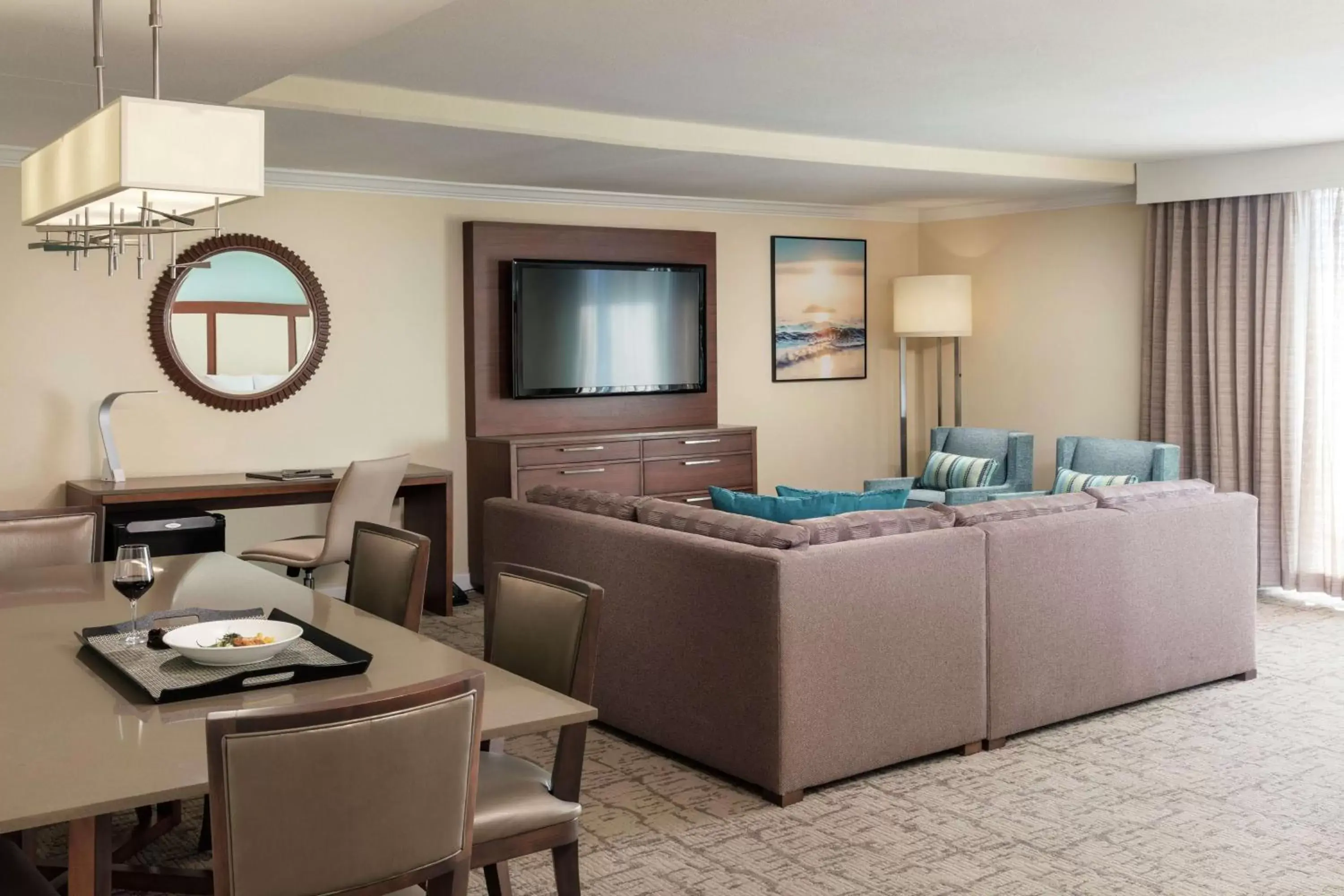 Bedroom, Seating Area in Hilton Clearwater Beach Resort & Spa