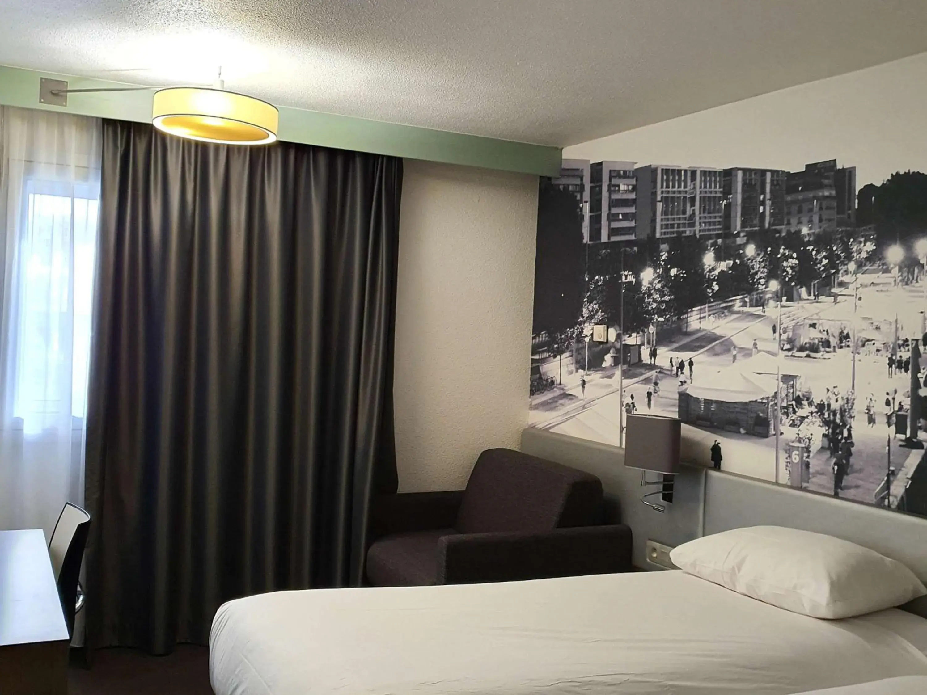 Photo of the whole room in ibis Styles Paris Tolbiac Bibliotheque