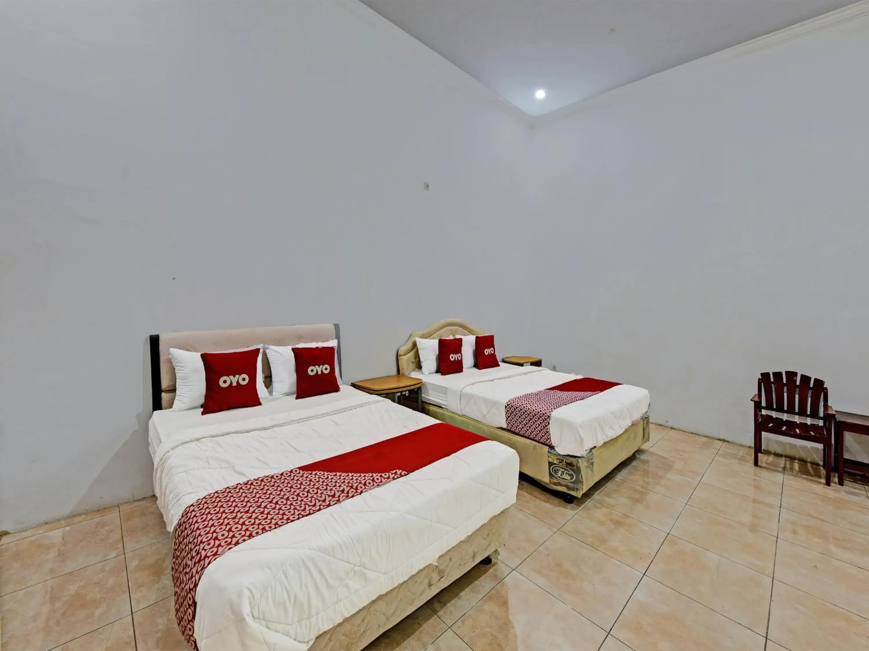 Bedroom, Bed in OYO 3479 Hotel Intan