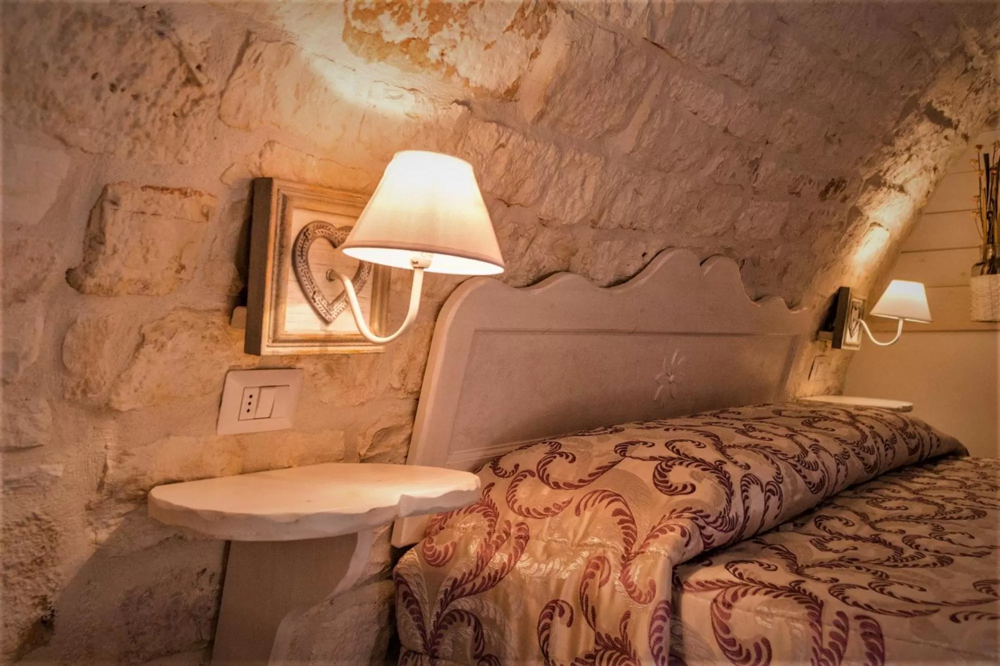 Communal lounge/ TV room, Bed in Trulli Donna Isabella